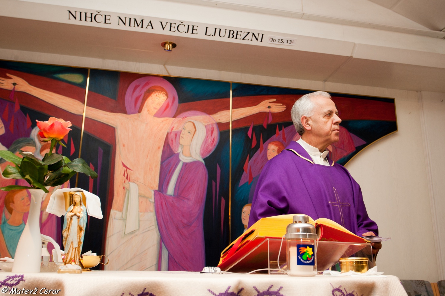 Uradni sprejemi luči miru iz Betlehema, ki so se vrstili od prihoda Luči v Slovenijo, so se zaključili z mašo v kapeli Kliničnega centra.