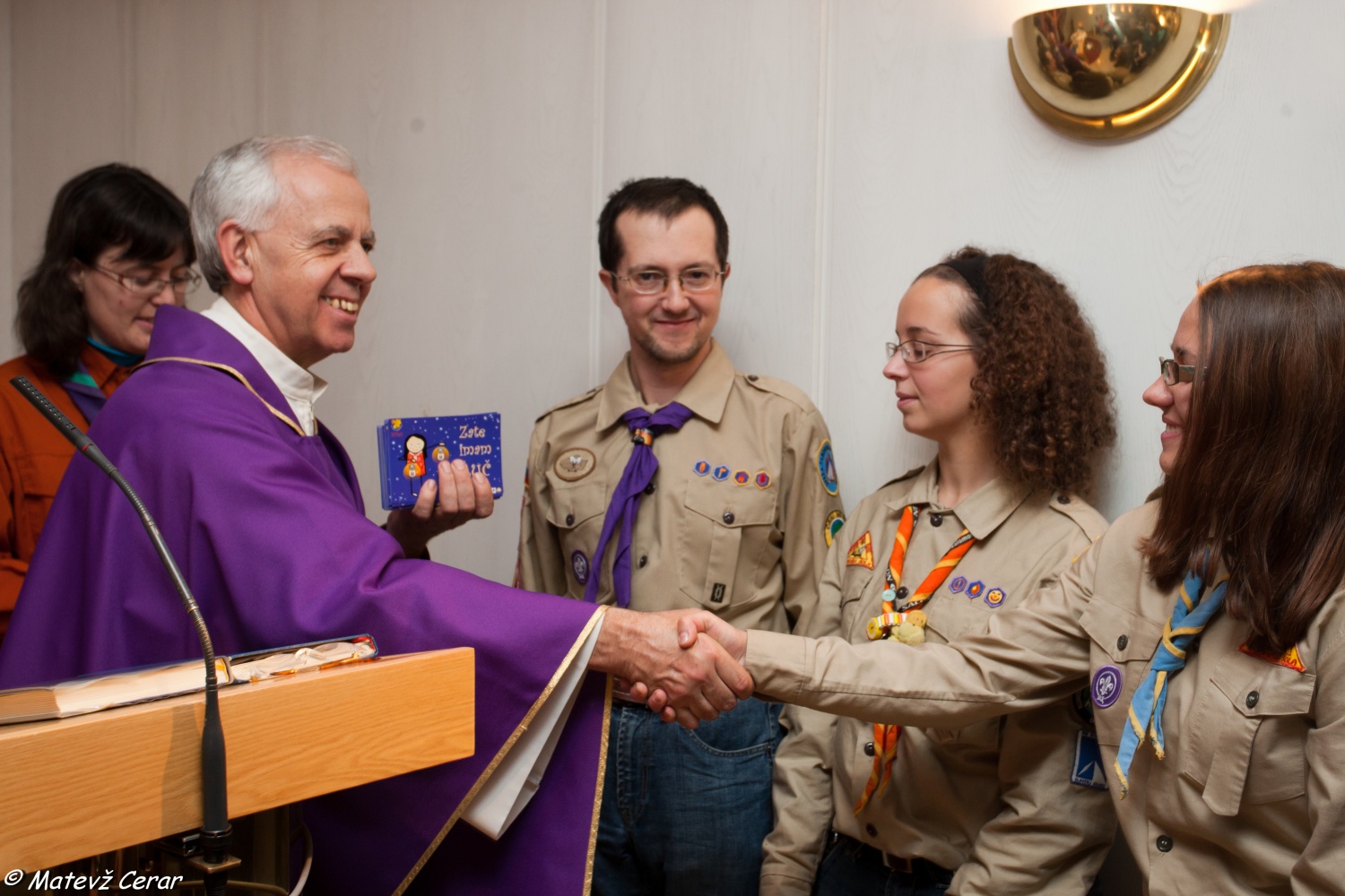 Uradni sprejemi luči miru iz Betlehema, ki so se vrstili od prihoda Luči v Slovenijo, so se zaključili z mašo v kapeli Kliničnega centra.