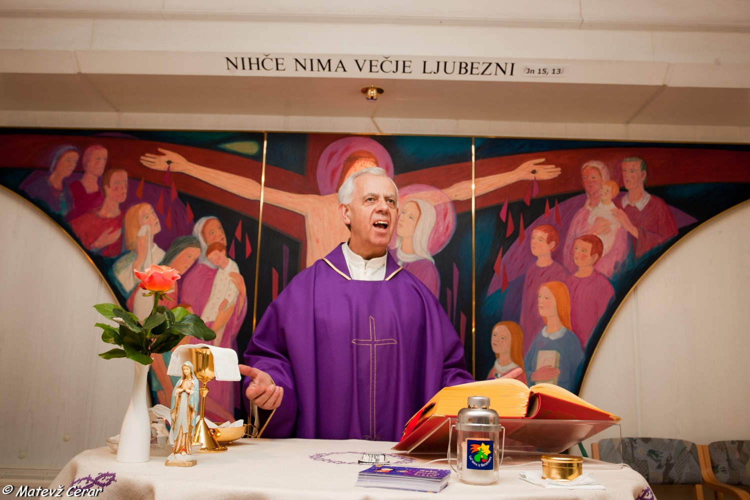 Uradni sprejemi luči miru iz Betlehema, ki so se vrstili od prihoda Luči v Slovenijo, so se zaključili z mašo v kapeli Kliničnega centra.