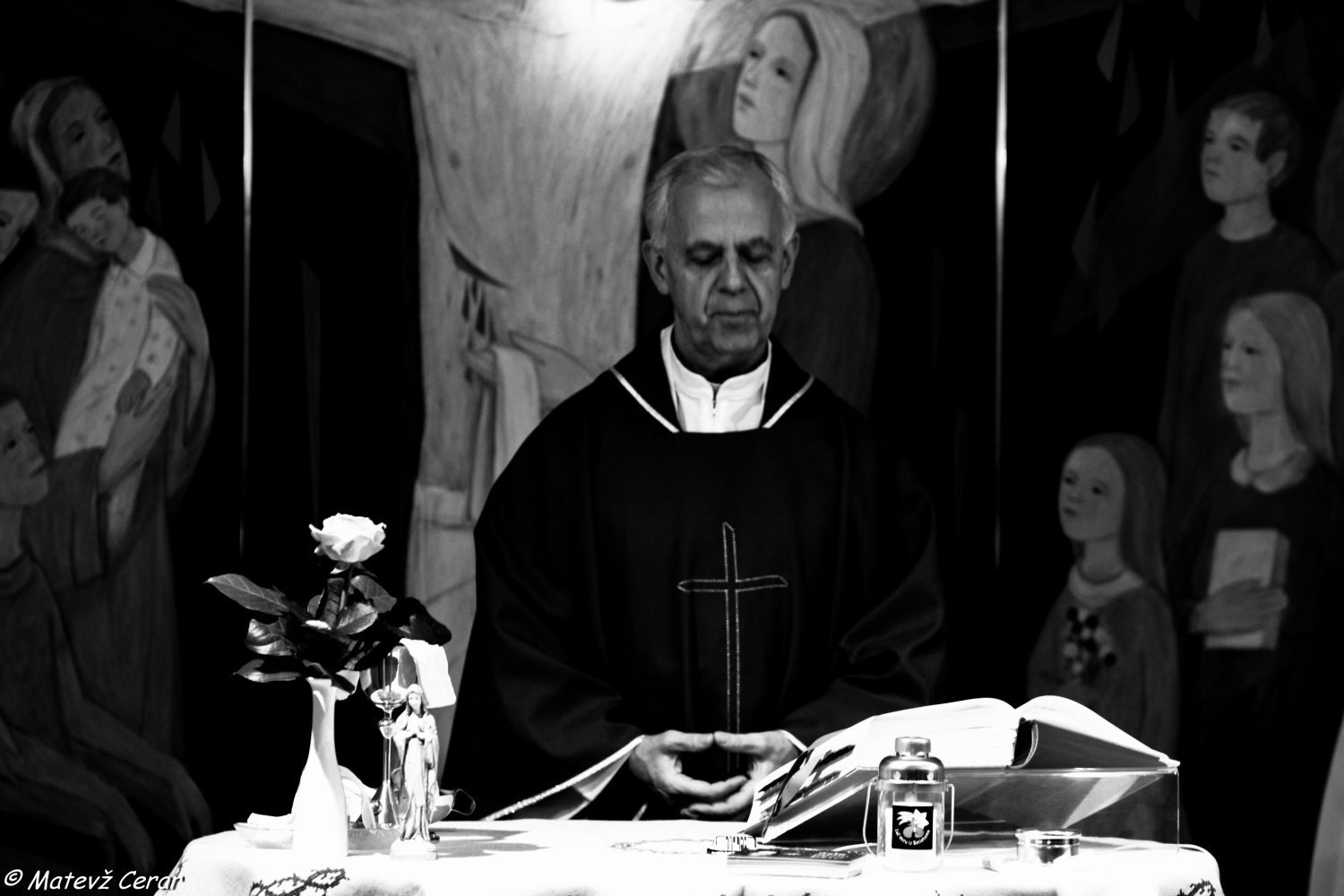 Uradni sprejemi luči miru iz Betlehema, ki so se vrstili od prihoda Luči v Slovenijo, so se zaključili z mašo v kapeli Kliničnega centra.