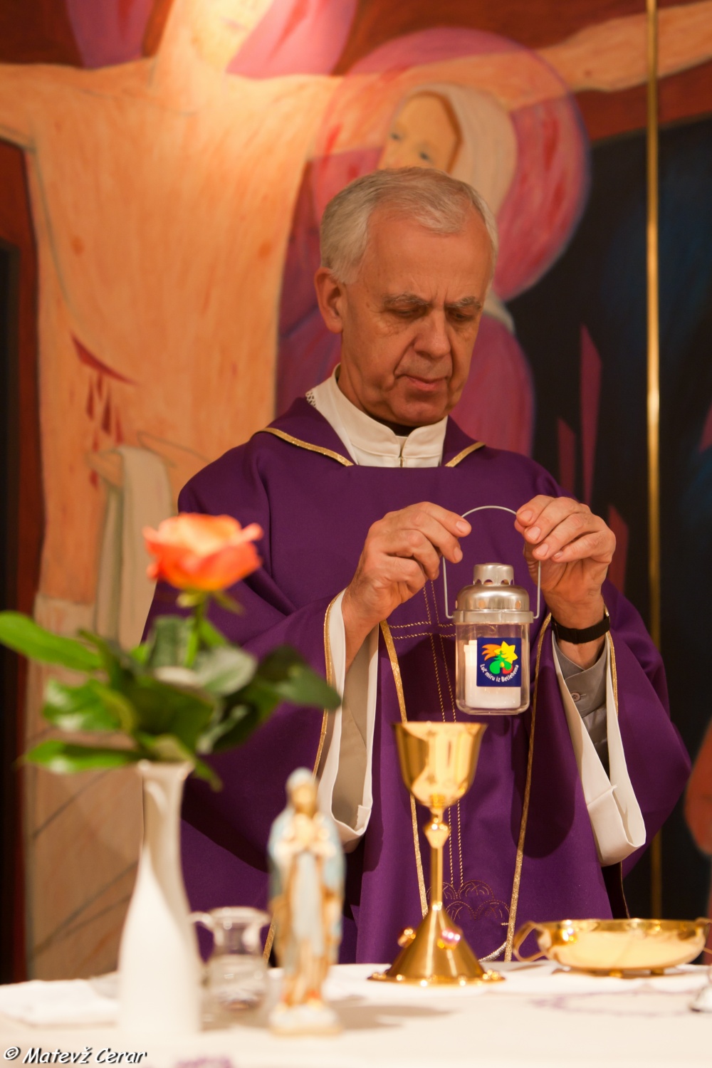 Uradni sprejemi luči miru iz Betlehema, ki so se vrstili od prihoda Luči v Slovenijo, so se zaključili z mašo v kapeli Kliničnega centra.