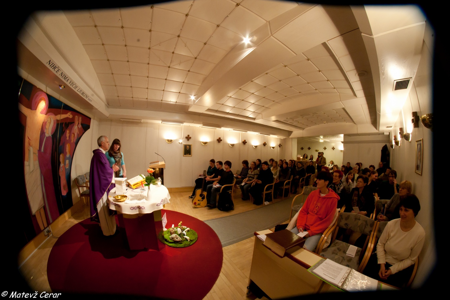 Uradni sprejemi luči miru iz Betlehema, ki so se vrstili od prihoda Luči v Slovenijo, so se zaključili z mašo v kapeli Kliničnega centra.