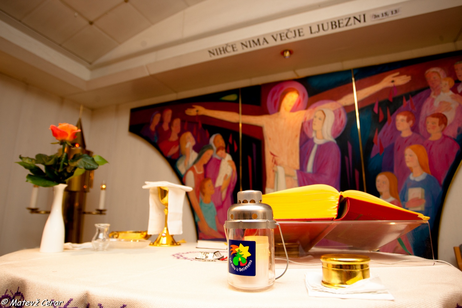 Uradni sprejemi luči miru iz Betlehema, ki so se vrstili od prihoda Luči v Slovenijo, so se zaključili z mašo v kapeli Kliničnega centra.