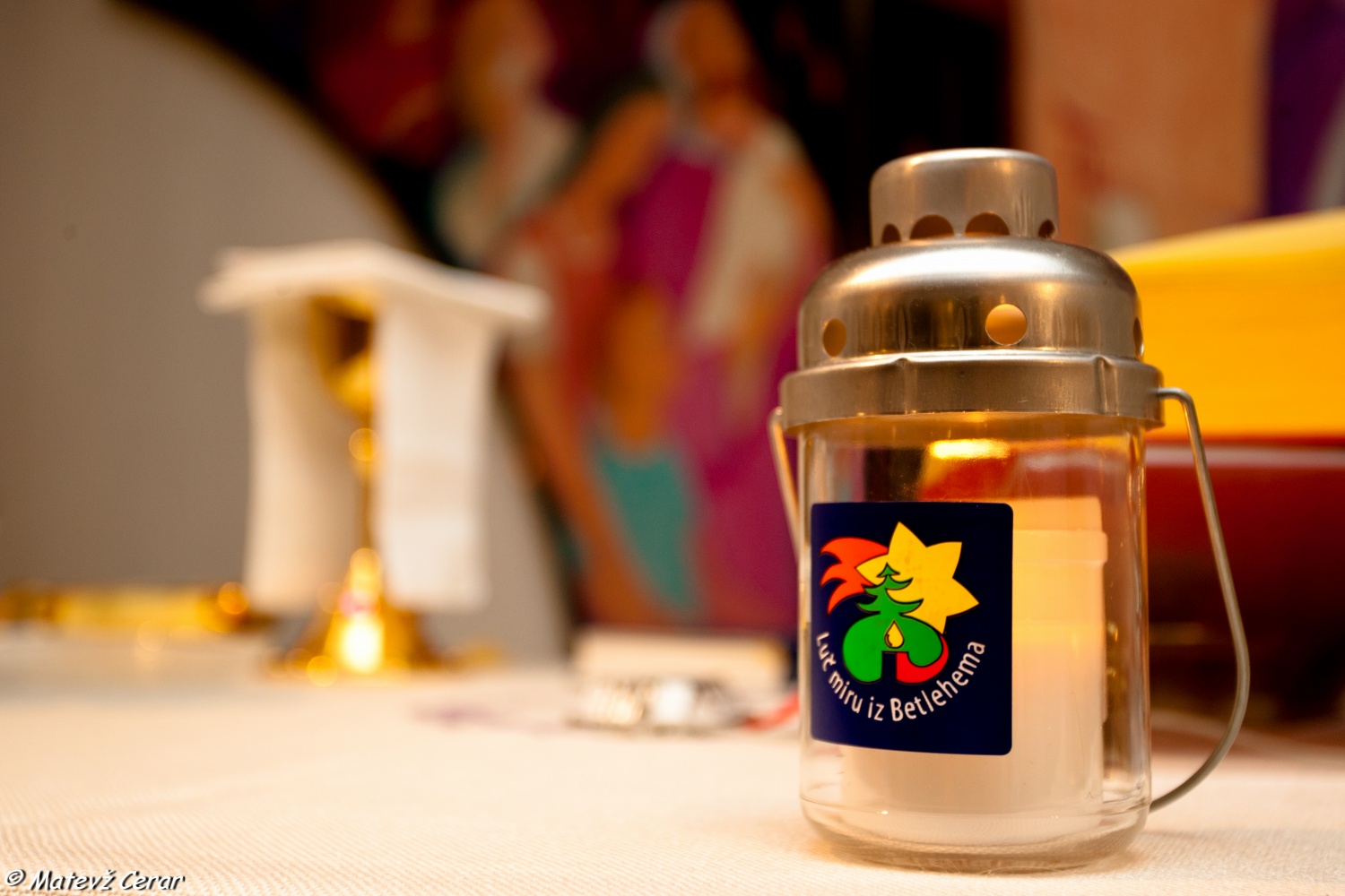 Uradni sprejemi luči miru iz Betlehema, ki so se vrstili od prihoda Luči v Slovenijo, so se zaključili z mašo v kapeli Kliničnega centra.