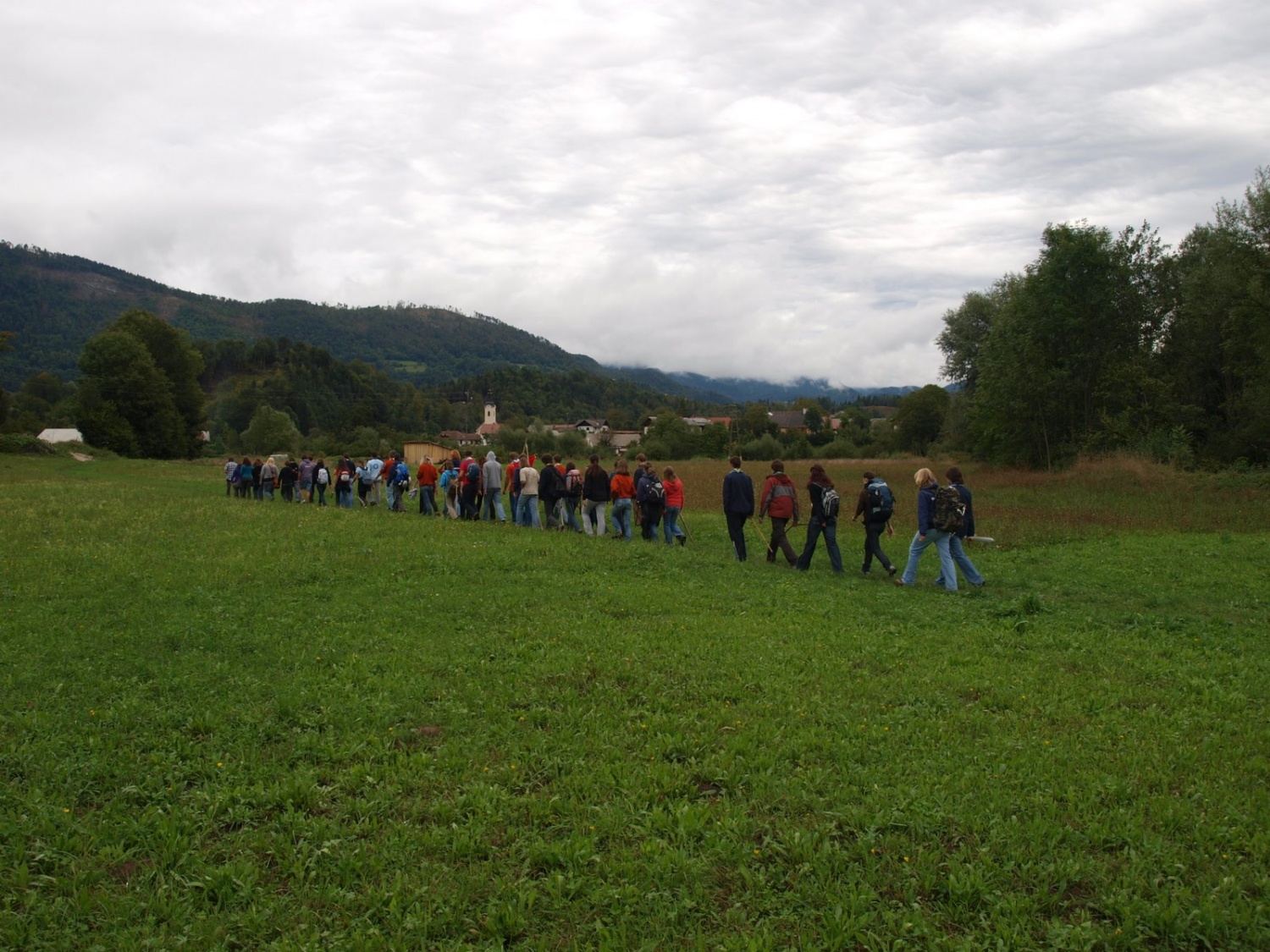 četica udeležencev proti srednjemu veku