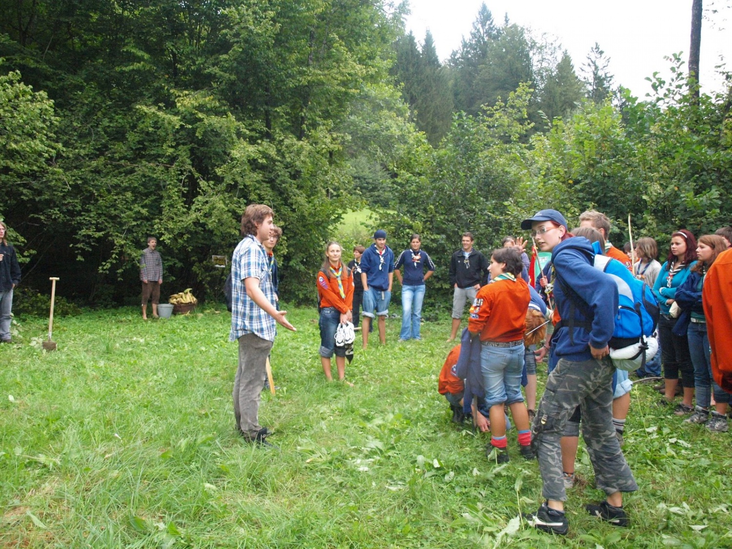 udeležence pozdravi vaški starešina