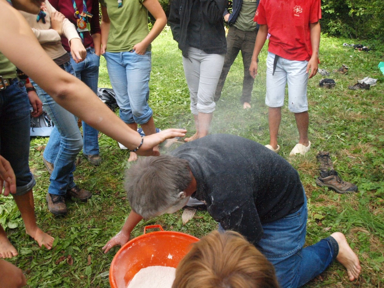 okrog nekaterih se kar kadi