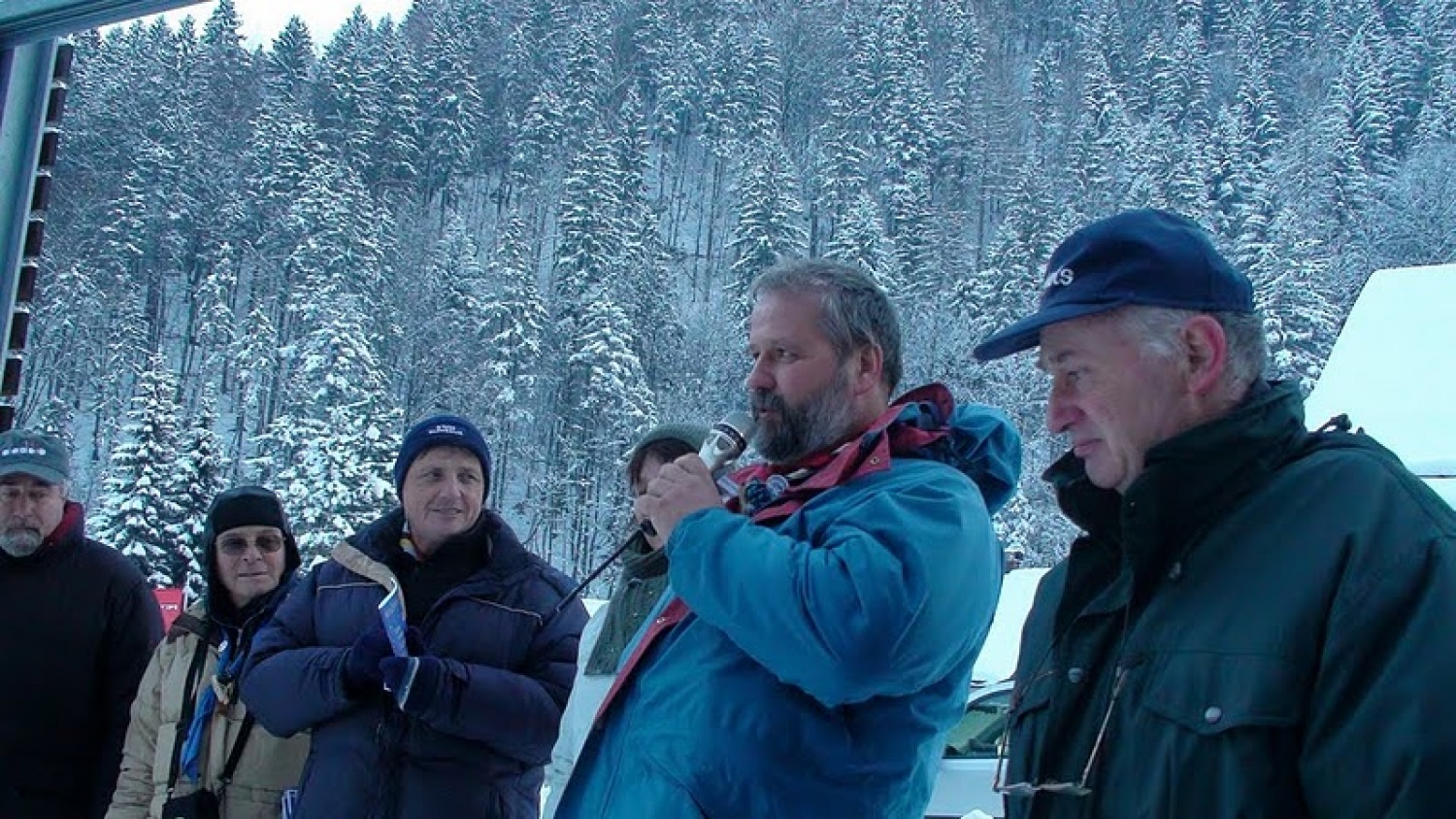 V soboto 18. decembra so si odrasli skavti Slovenije, Avstrije, Italije in Hrvaške v Solčavi izmenjali Luč miru iz Betlehema. To je bila osma izmenjava Luči miru med odraslimi skavti, ki se povezujejo v gibanju Alpe – Jadran. Srečanje v Solčavi je bilo tretje, ki so ga organizirali slovenski odrasli skavti. Udeležilo se ga je 133 skavtinj in skavtov.