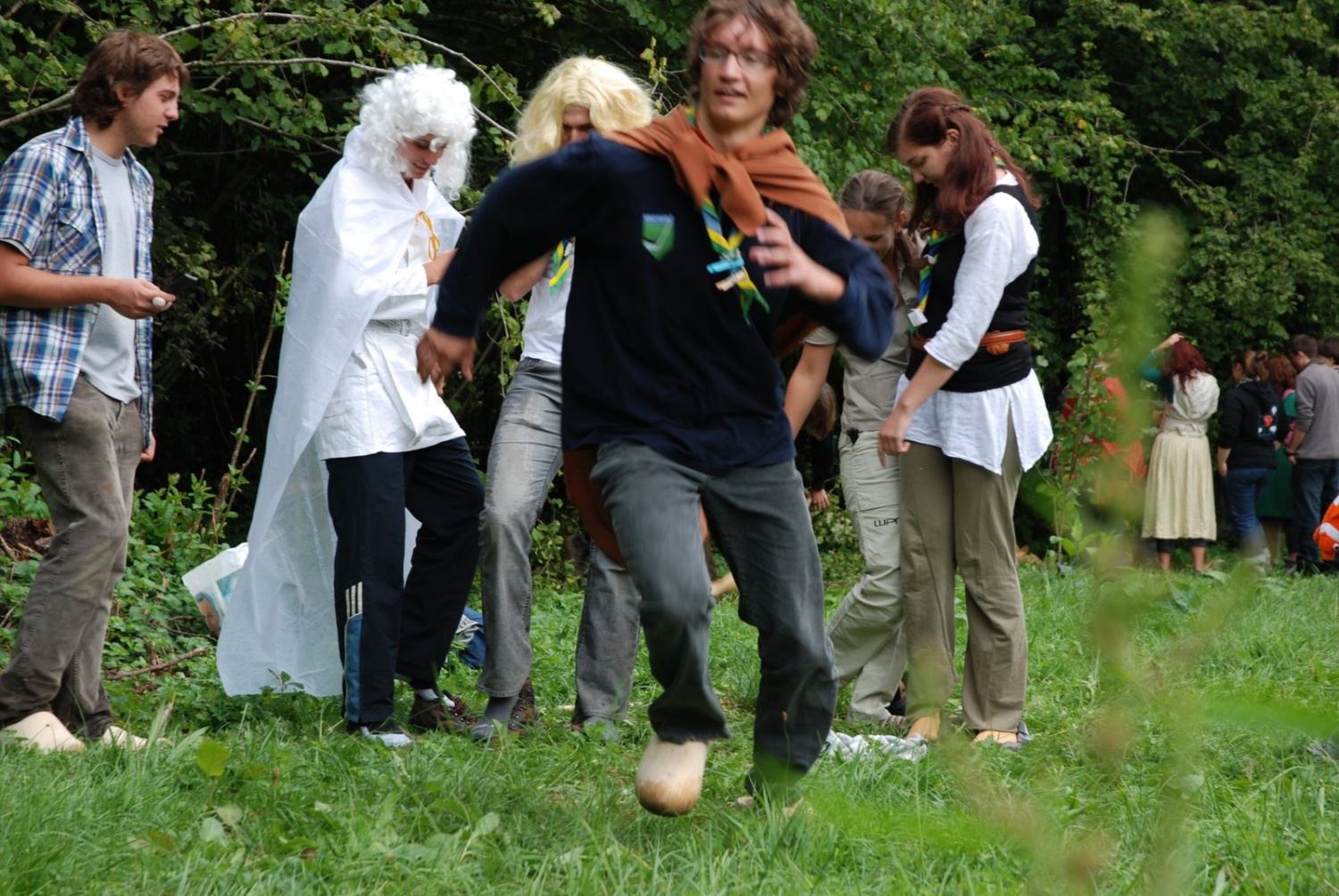 vaška posebnost - tekmovanje v teku v coklah