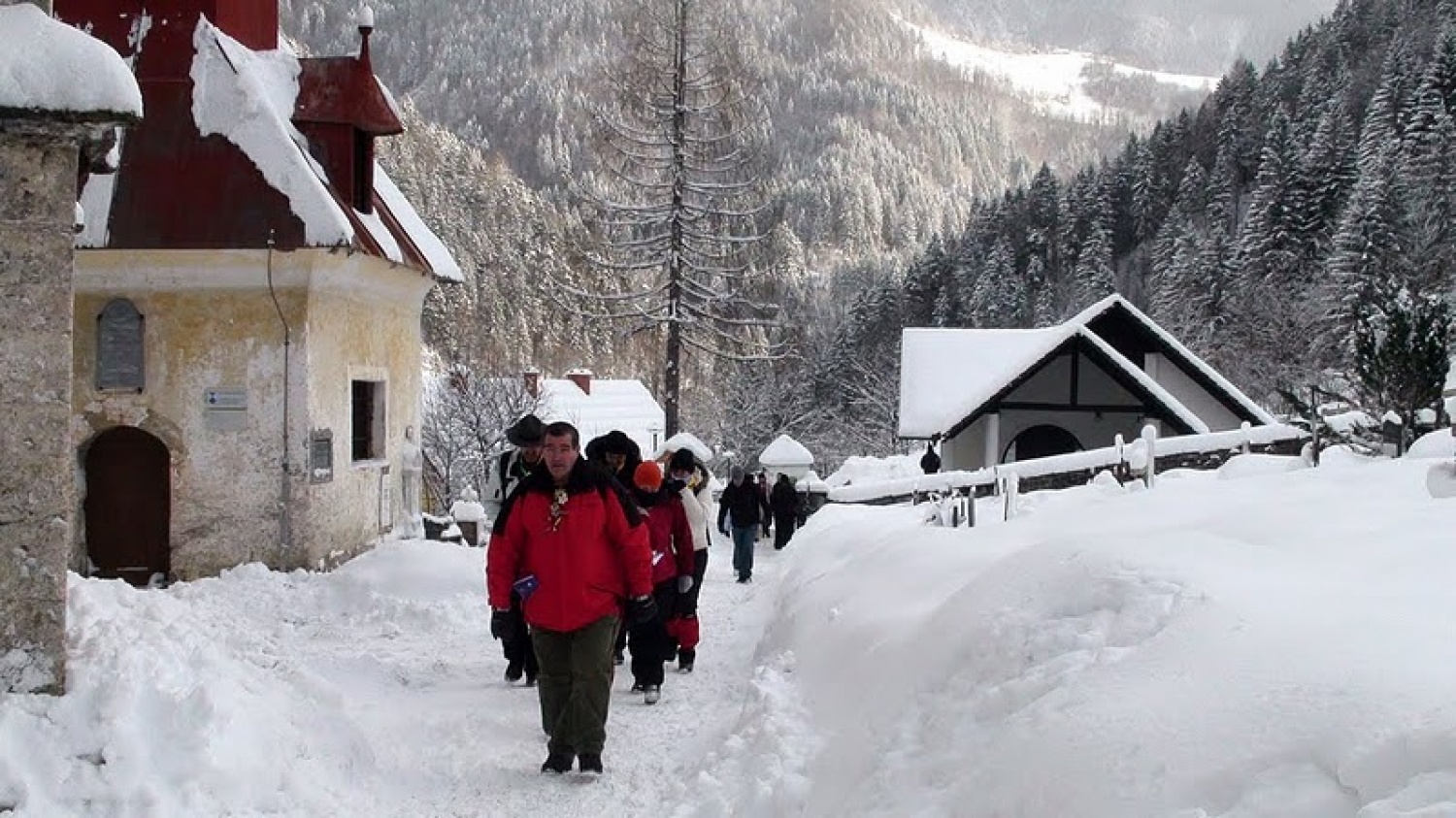 V soboto 18. decembra so si odrasli skavti Slovenije, Avstrije, Italije in Hrvaške v Solčavi izmenjali Luč miru iz Betlehema. To je bila osma izmenjava Luči miru med odraslimi skavti, ki se povezujejo v gibanju Alpe – Jadran. Srečanje v Solčavi je bilo tretje, ki so ga organizirali slovenski odrasli skavti. Udeležilo se ga je 133 skavtinj in skavtov.