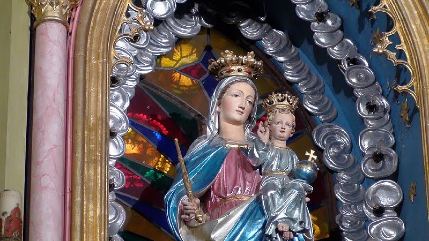 V soboto 18. decembra so si odrasli skavti Slovenije, Avstrije, Italije in Hrvaške v Solčavi izmenjali Luč miru iz Betlehema. To je bila osma izmenjava Luči miru med odraslimi skavti, ki se povezujejo v gibanju Alpe – Jadran. Srečanje v Solčavi je bilo tretje, ki so ga organizirali slovenski odrasli skavti. Udeležilo se ga je 133 skavtinj in skavtov.