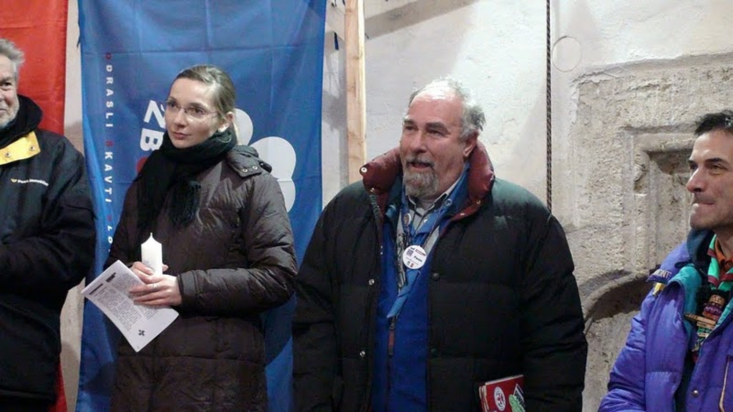 V soboto 18. decembra so si odrasli skavti Slovenije, Avstrije, Italije in Hrvaške v Solčavi izmenjali Luč miru iz Betlehema. To je bila osma izmenjava Luči miru med odraslimi skavti, ki se povezujejo v gibanju Alpe – Jadran. Srečanje v Solčavi je bilo tretje, ki so ga organizirali slovenski odrasli skavti. Udeležilo se ga je 133 skavtinj in skavtov.