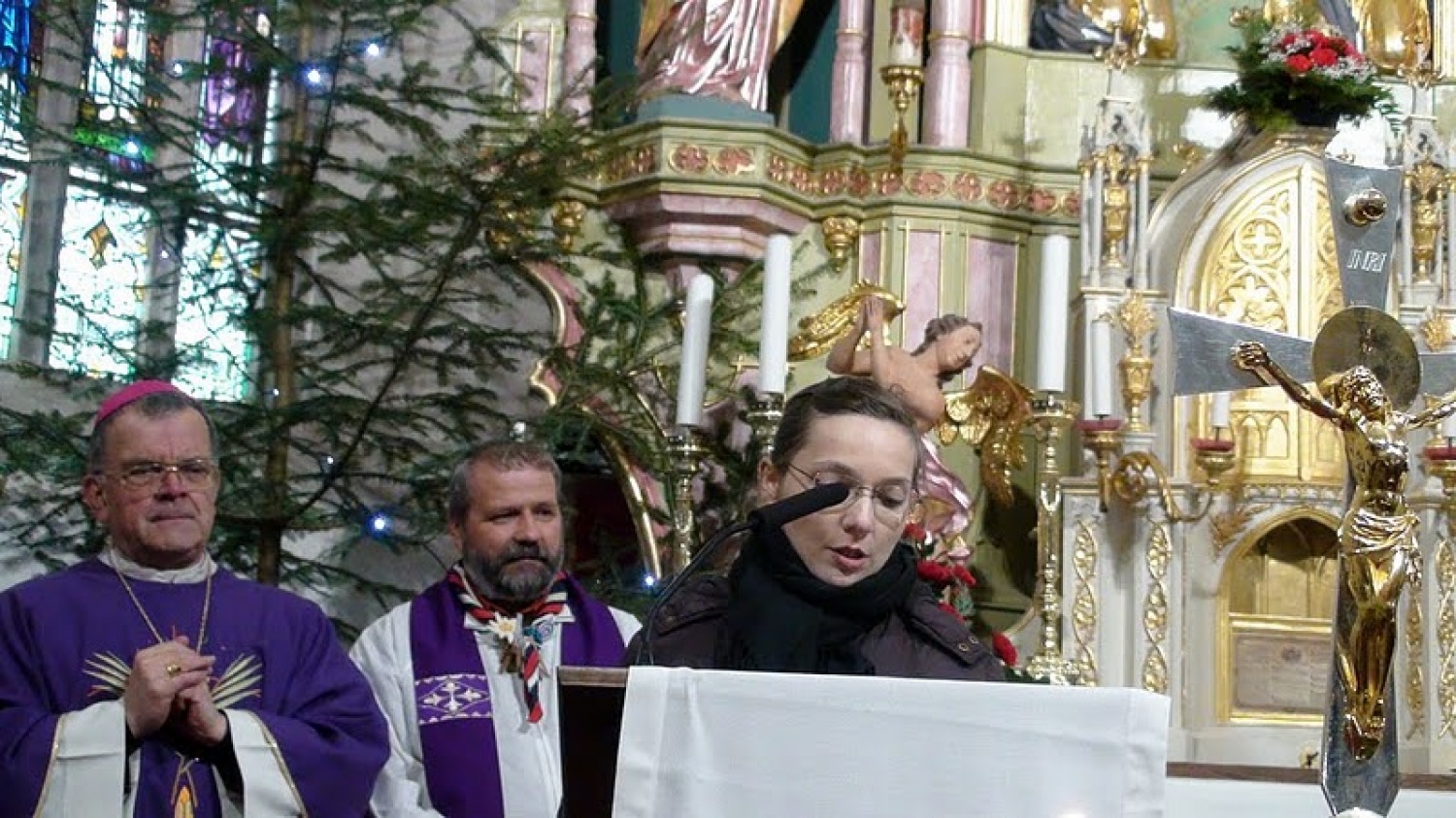 V soboto 18. decembra so si odrasli skavti Slovenije, Avstrije, Italije in Hrvaške v Solčavi izmenjali Luč miru iz Betlehema. To je bila osma izmenjava Luči miru med odraslimi skavti, ki se povezujejo v gibanju Alpe – Jadran. Srečanje v Solčavi je bilo tretje, ki so ga organizirali slovenski odrasli skavti. Udeležilo se ga je 133 skavtinj in skavtov.