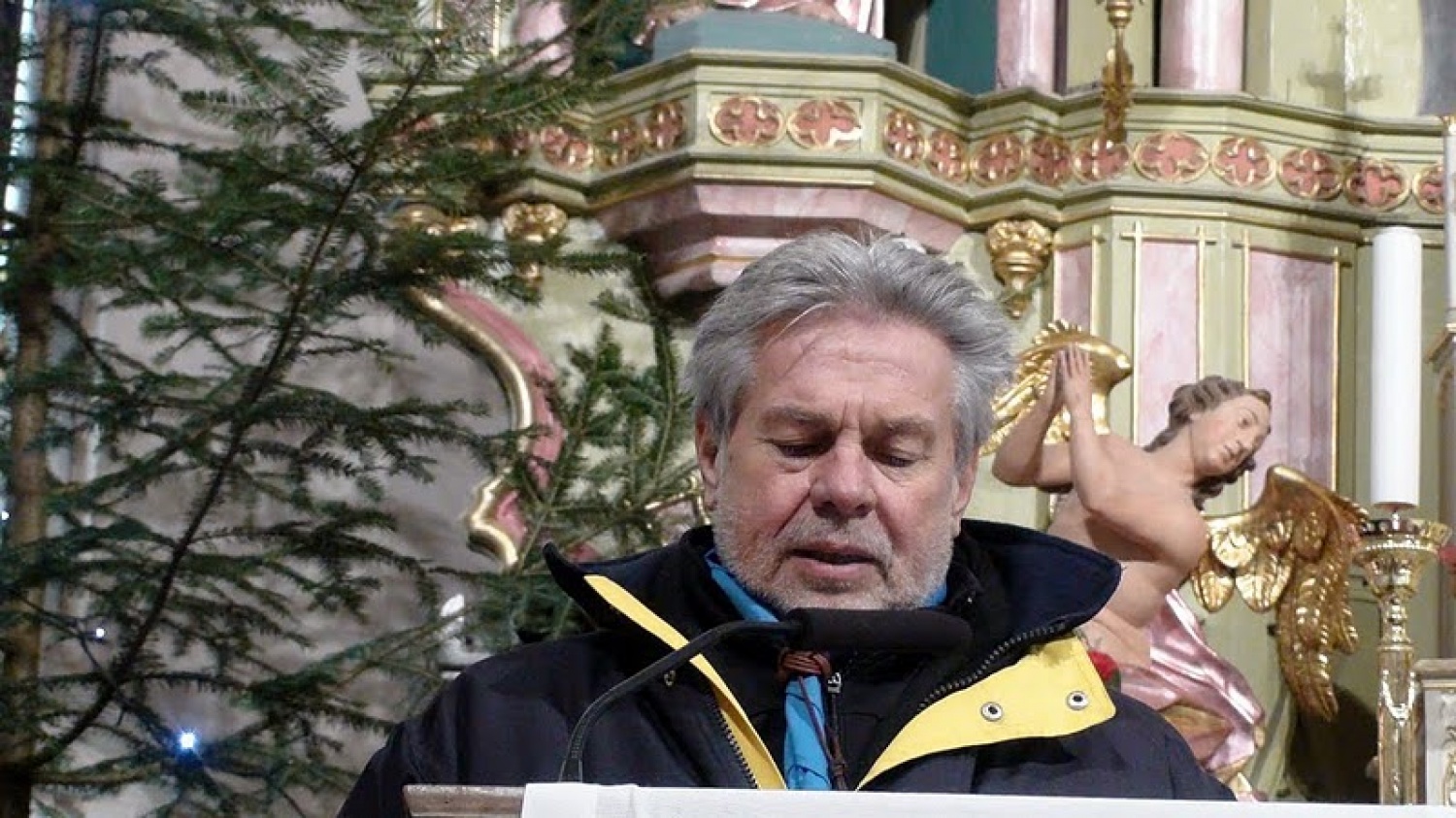 V soboto 18. decembra so si odrasli skavti Slovenije, Avstrije, Italije in Hrvaške v Solčavi izmenjali Luč miru iz Betlehema. To je bila osma izmenjava Luči miru med odraslimi skavti, ki se povezujejo v gibanju Alpe – Jadran. Srečanje v Solčavi je bilo tretje, ki so ga organizirali slovenski odrasli skavti. Udeležilo se ga je 133 skavtinj in skavtov.