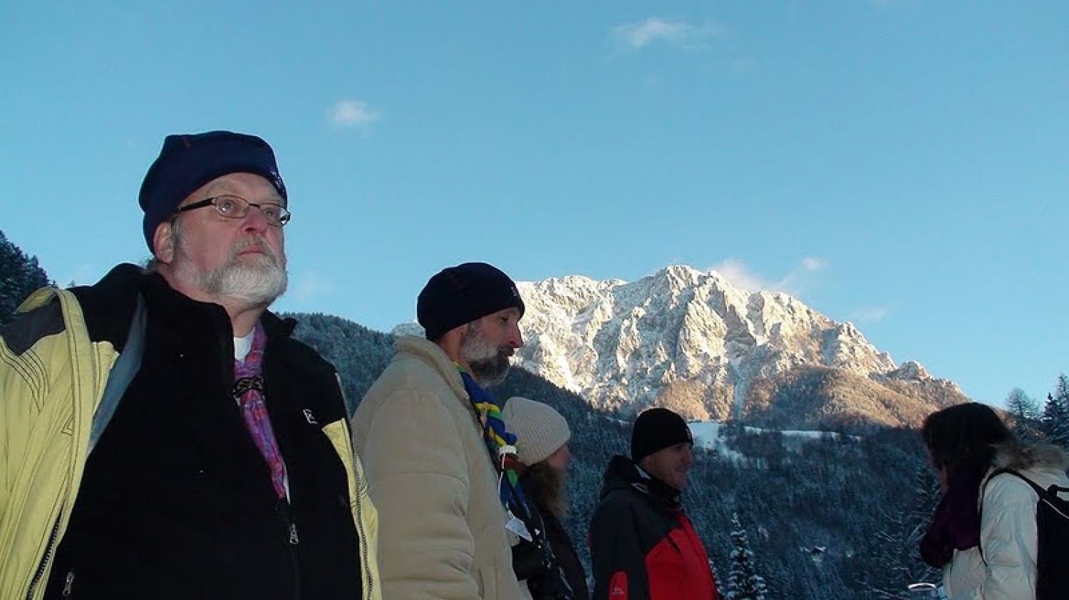 V soboto 18. decembra so si odrasli skavti Slovenije, Avstrije, Italije in Hrvaške v Solčavi izmenjali Luč miru iz Betlehema. To je bila osma izmenjava Luči miru med odraslimi skavti, ki se povezujejo v gibanju Alpe – Jadran. Srečanje v Solčavi je bilo tretje, ki so ga organizirali slovenski odrasli skavti. Udeležilo se ga je 133 skavtinj in skavtov.