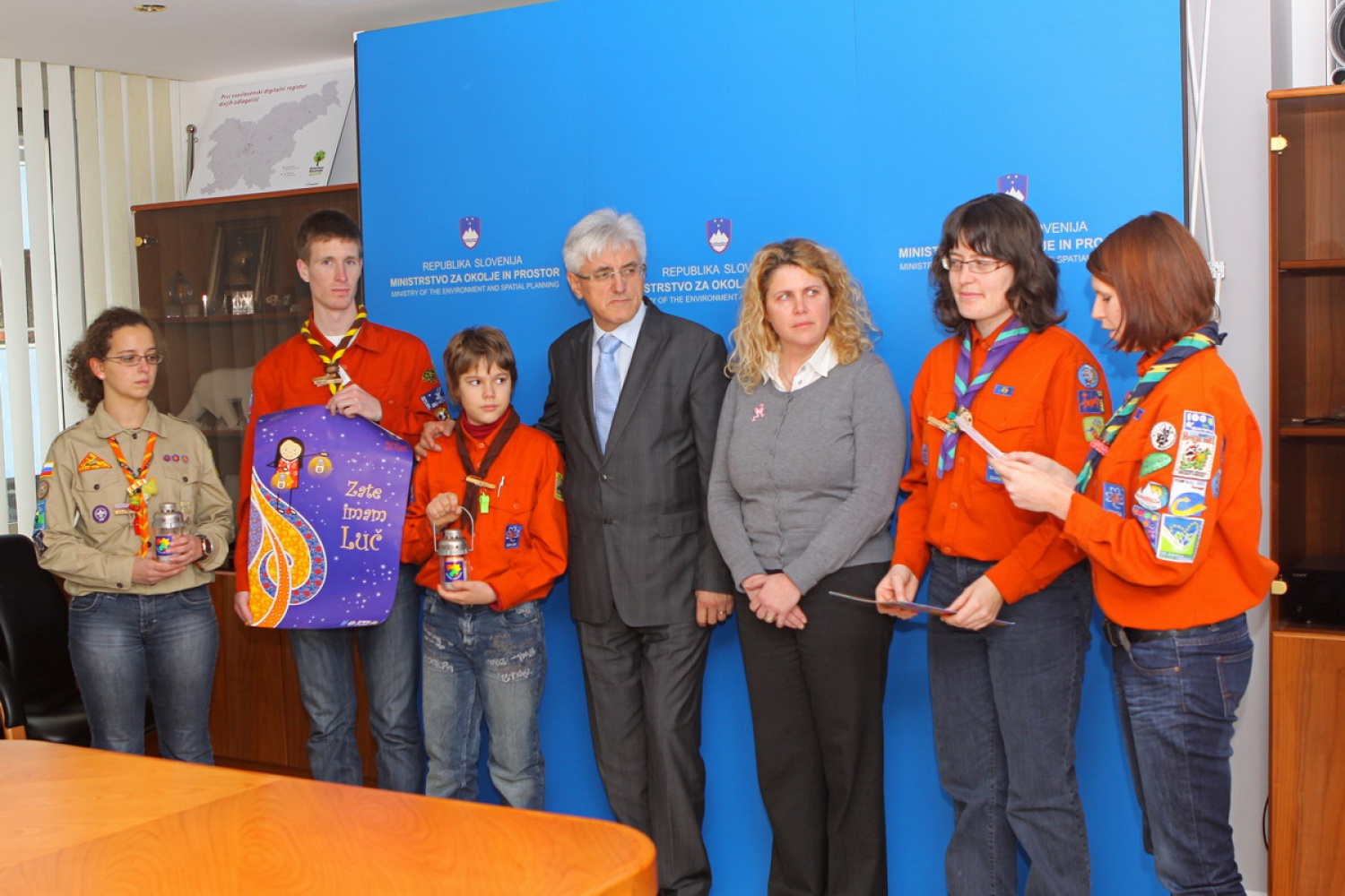 MOP - Maja bere poslanico