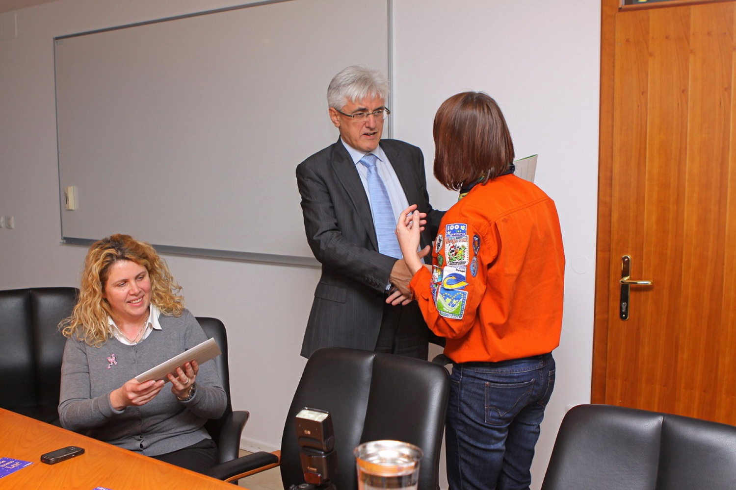 MOP - g. ministru smo dali skavtski EKO-koledar