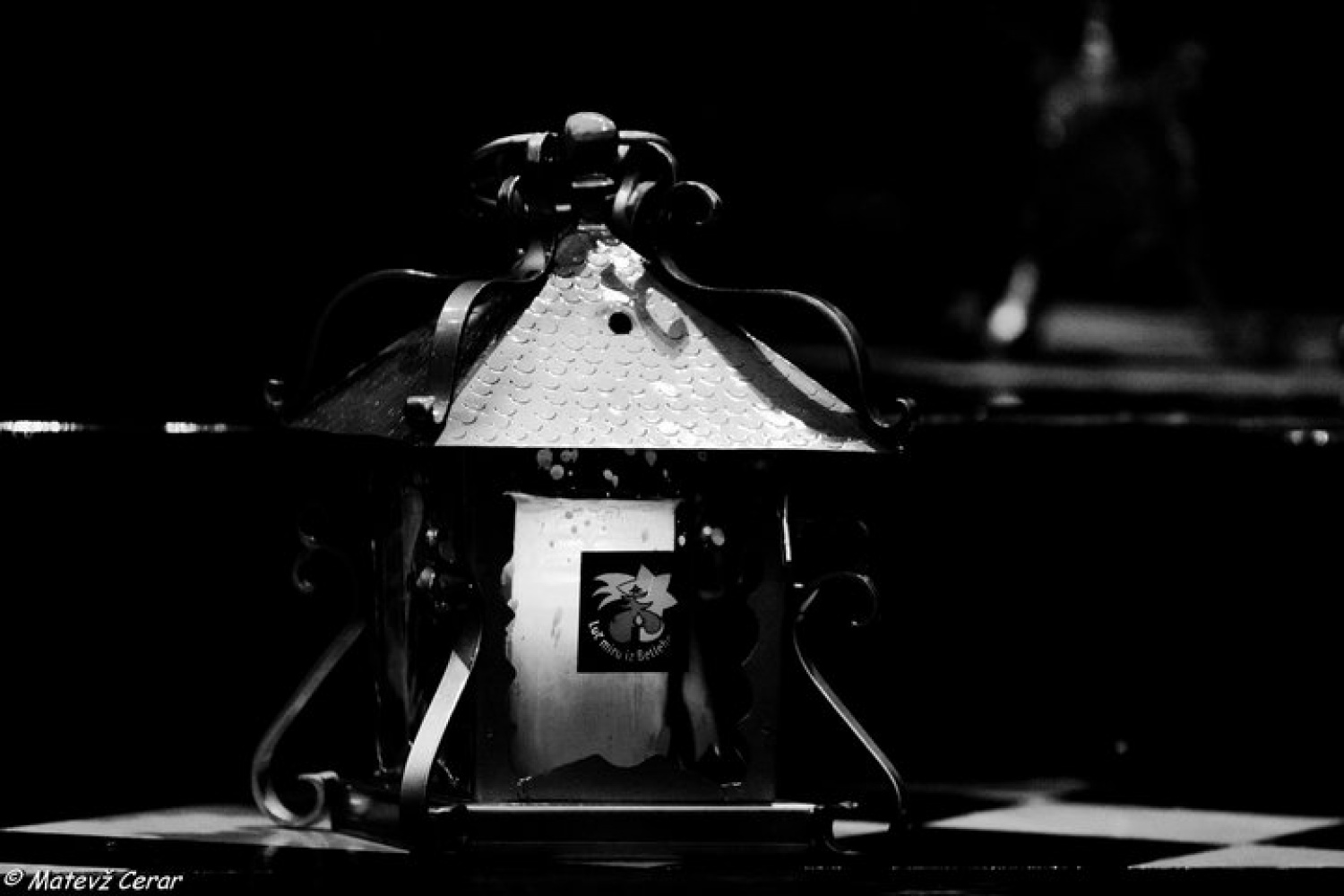 Plamen s sporočilom miru je med nami. Osrednja Slovenija ga je sprejela v nedeljo, 12.12 v ljubljanski stolnici.