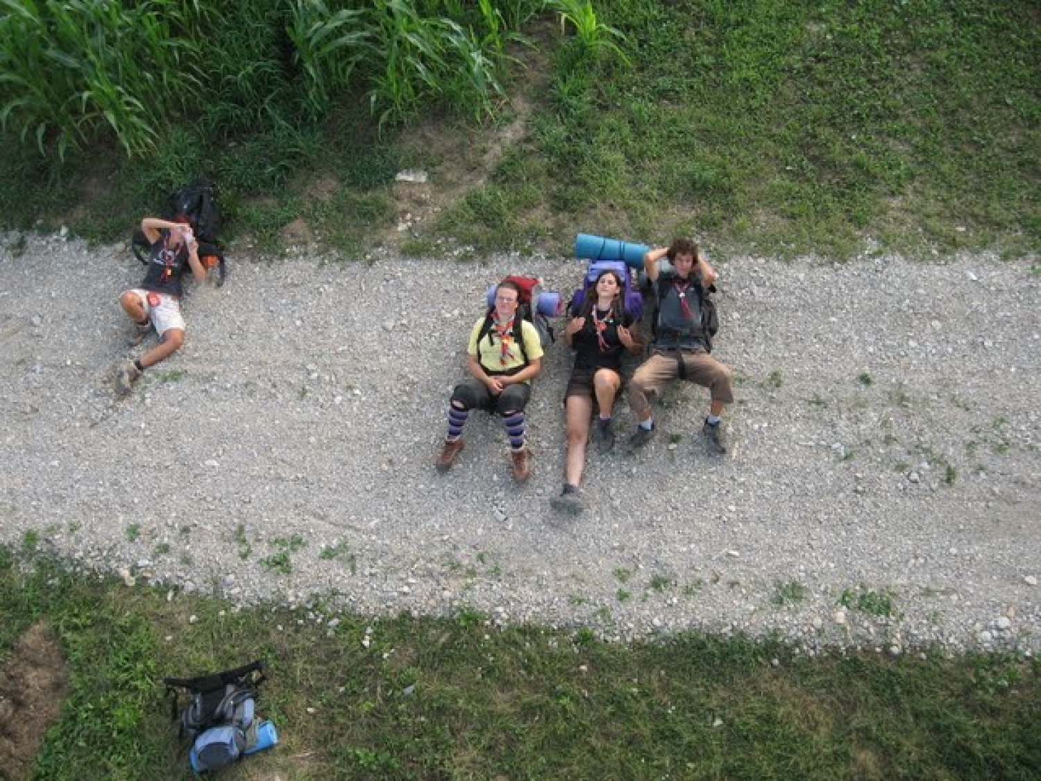 Spomini na tabor:

veslanje, komarji, stara gospa na vlaku, senik, špageti, skale v Kolpi in brzice, komuna, »duhovna misel«, kaplan, skavti na poti, lepa pokrajina in tuš v domači banji!

 

3. - 8. avgust 2009