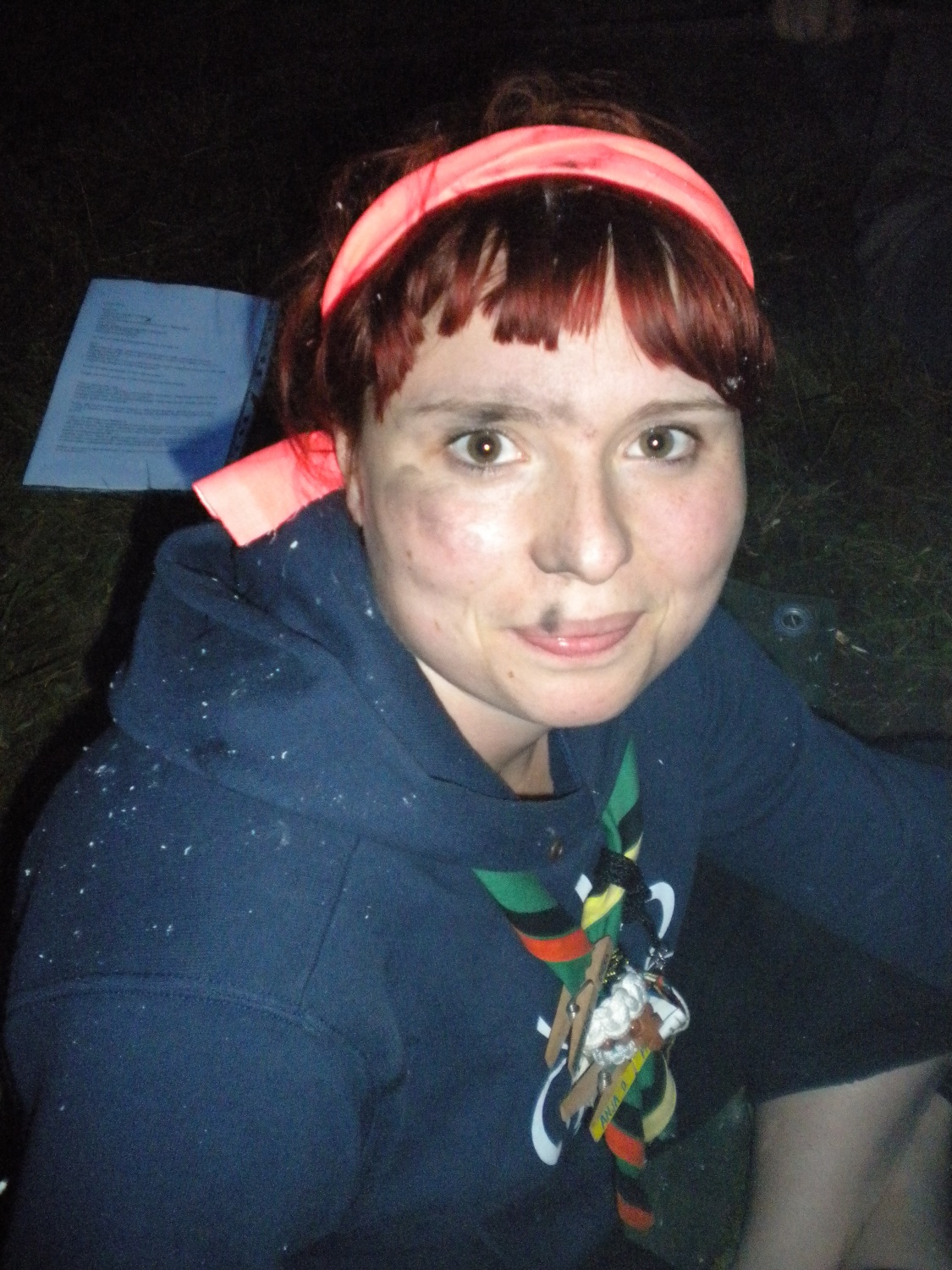 Naša Anja  se je ob večernem ognju "rahlo" zamazala ;)