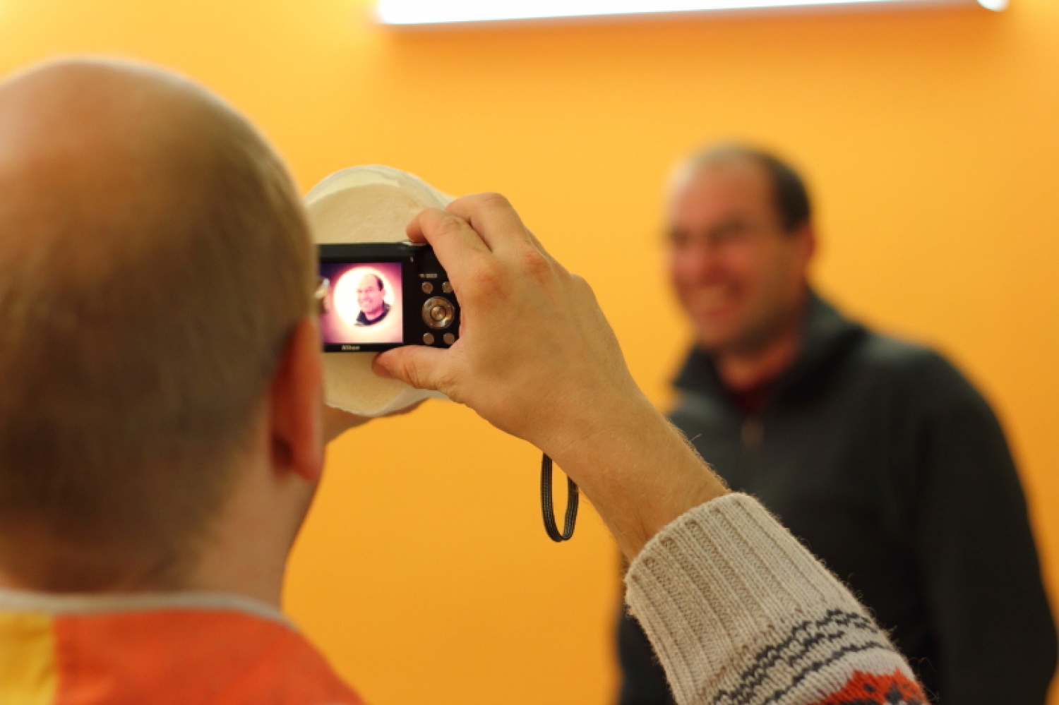 Na dan, ko je našo deželo letos prvič pobelil sneg, se je nekaj najbolj zagretih »rogovcev« odpravilo v skavtski okoljski center na praznovanje in zaključek vseh letošnjih in preteklih prizadevanj po oživitvi hiše in njene okolice.