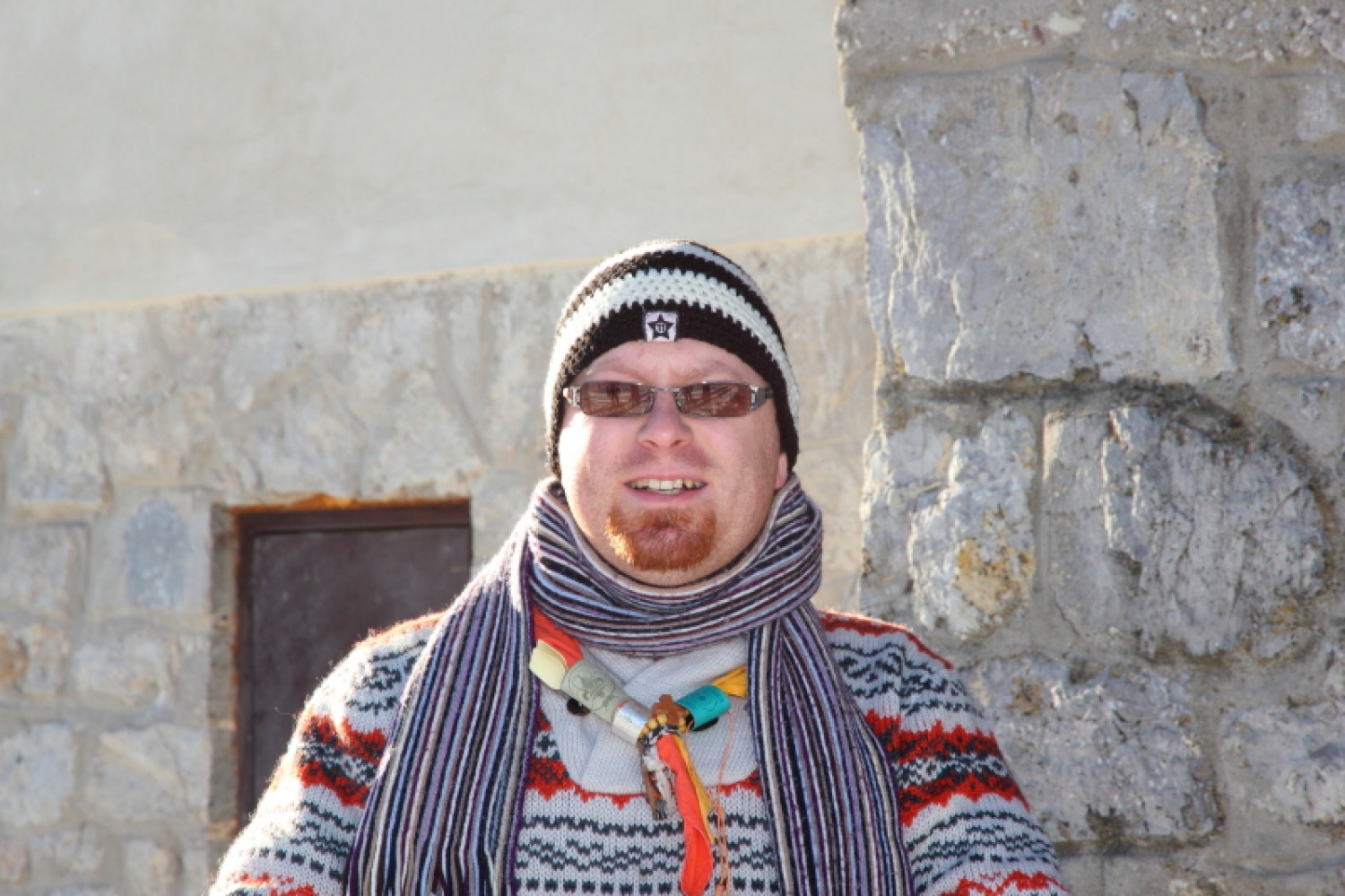 Na dan, ko je našo deželo letos prvič pobelil sneg, se je nekaj najbolj zagretih »rogovcev« odpravilo v skavtski okoljski center na praznovanje in zaključek vseh letošnjih in preteklih prizadevanj po oživitvi hiše in njene okolice.