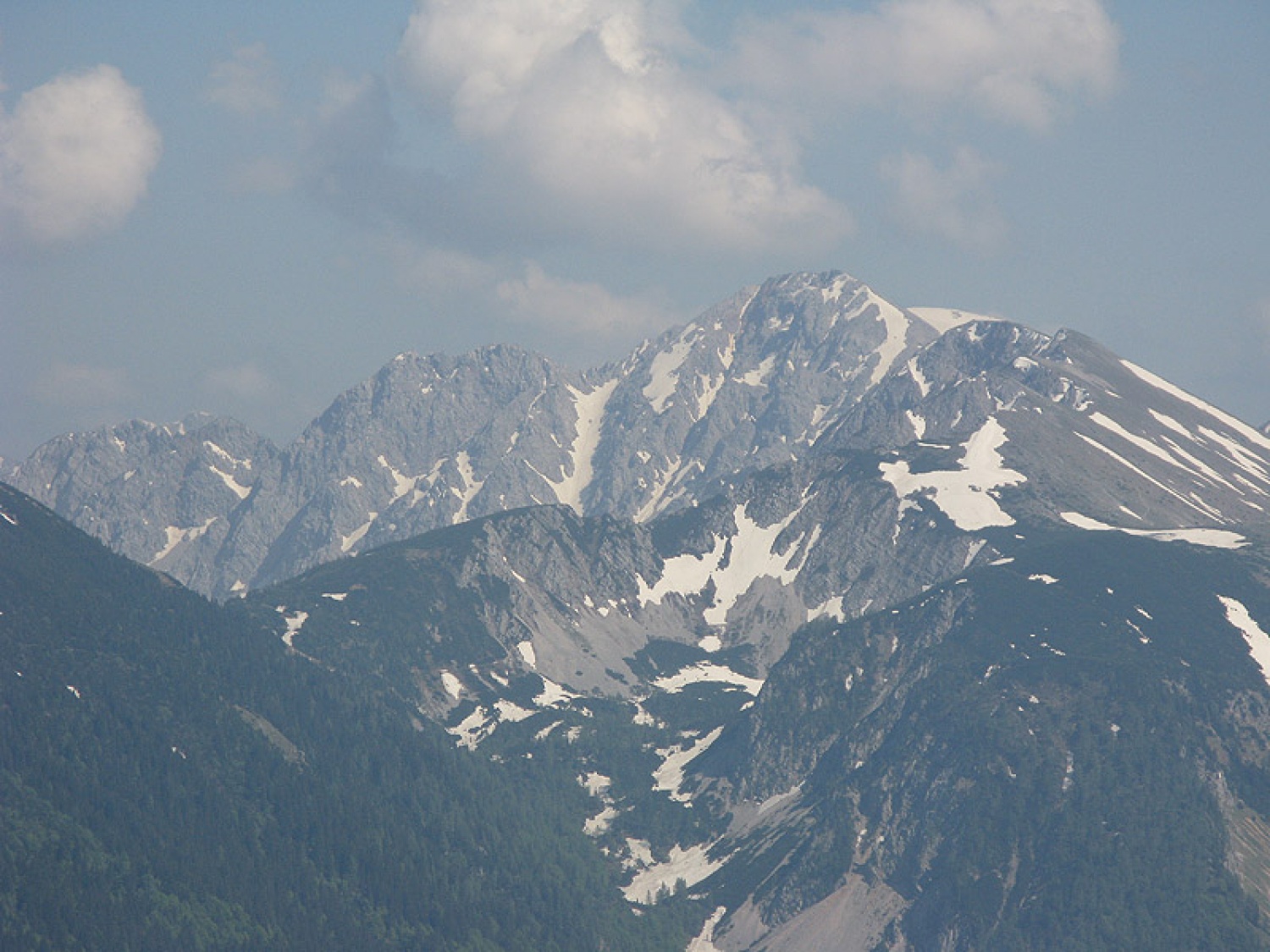 Ljubljanske mestne srajce, še huje, spodnje majice iz Fužin, so prehitele Jeseniški pohod in tako že v soboto osvojili 1890m visoko Golico.
