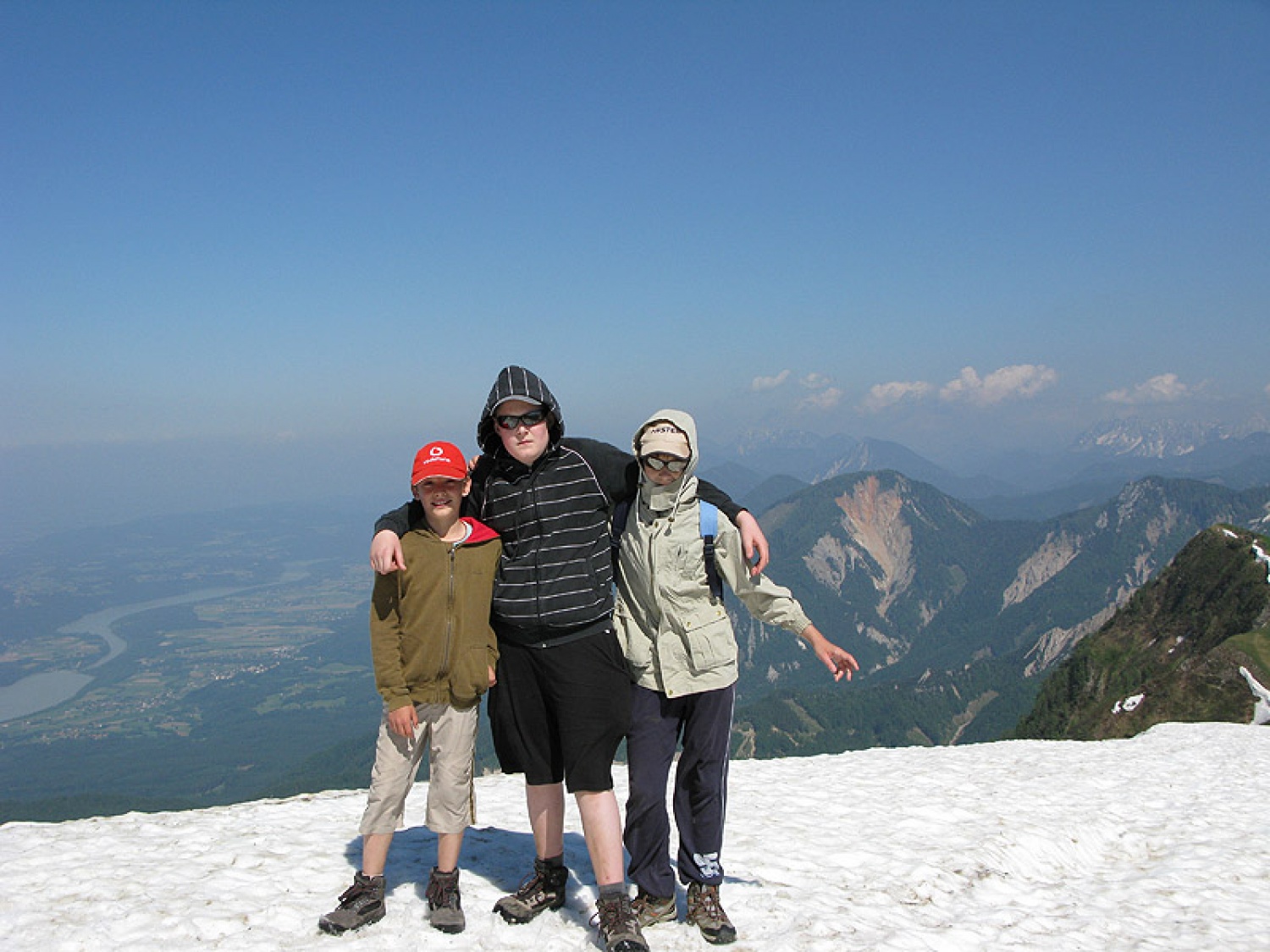 Ljubljanske mestne srajce, še huje, spodnje majice iz Fužin, so prehitele Jeseniški pohod in tako že v soboto osvojili 1890m visoko Golico.