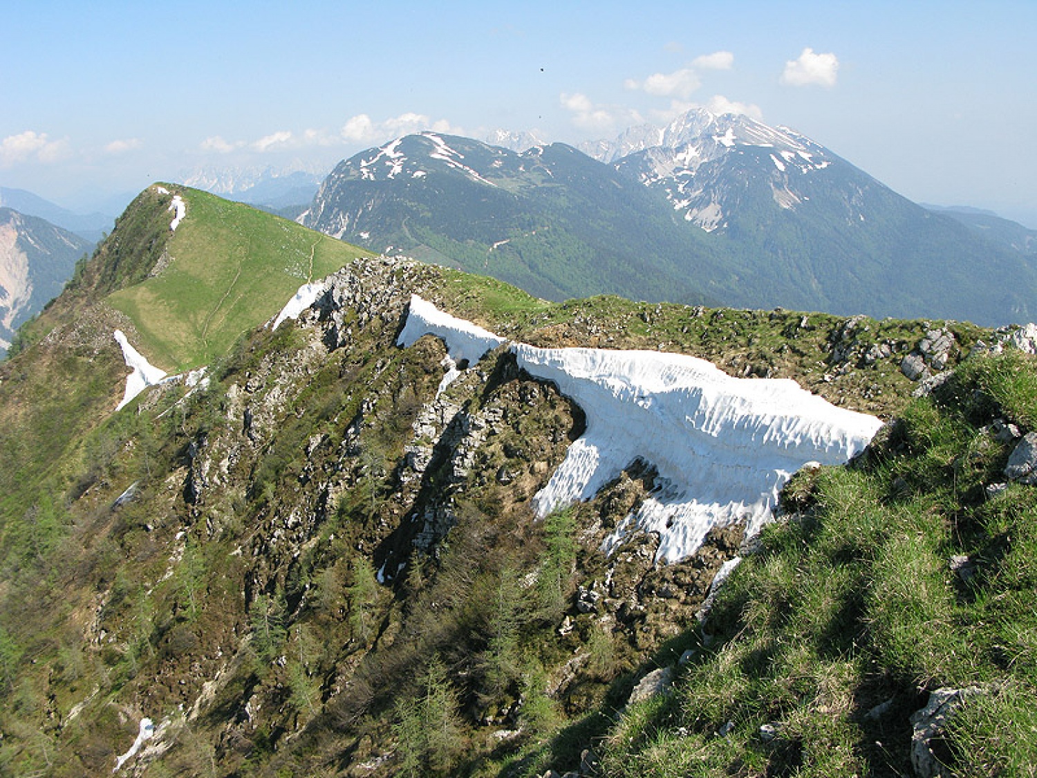 Ljubljanske mestne srajce, še huje, spodnje majice iz Fužin, so prehitele Jeseniški pohod in tako že v soboto osvojili 1890m visoko Golico.