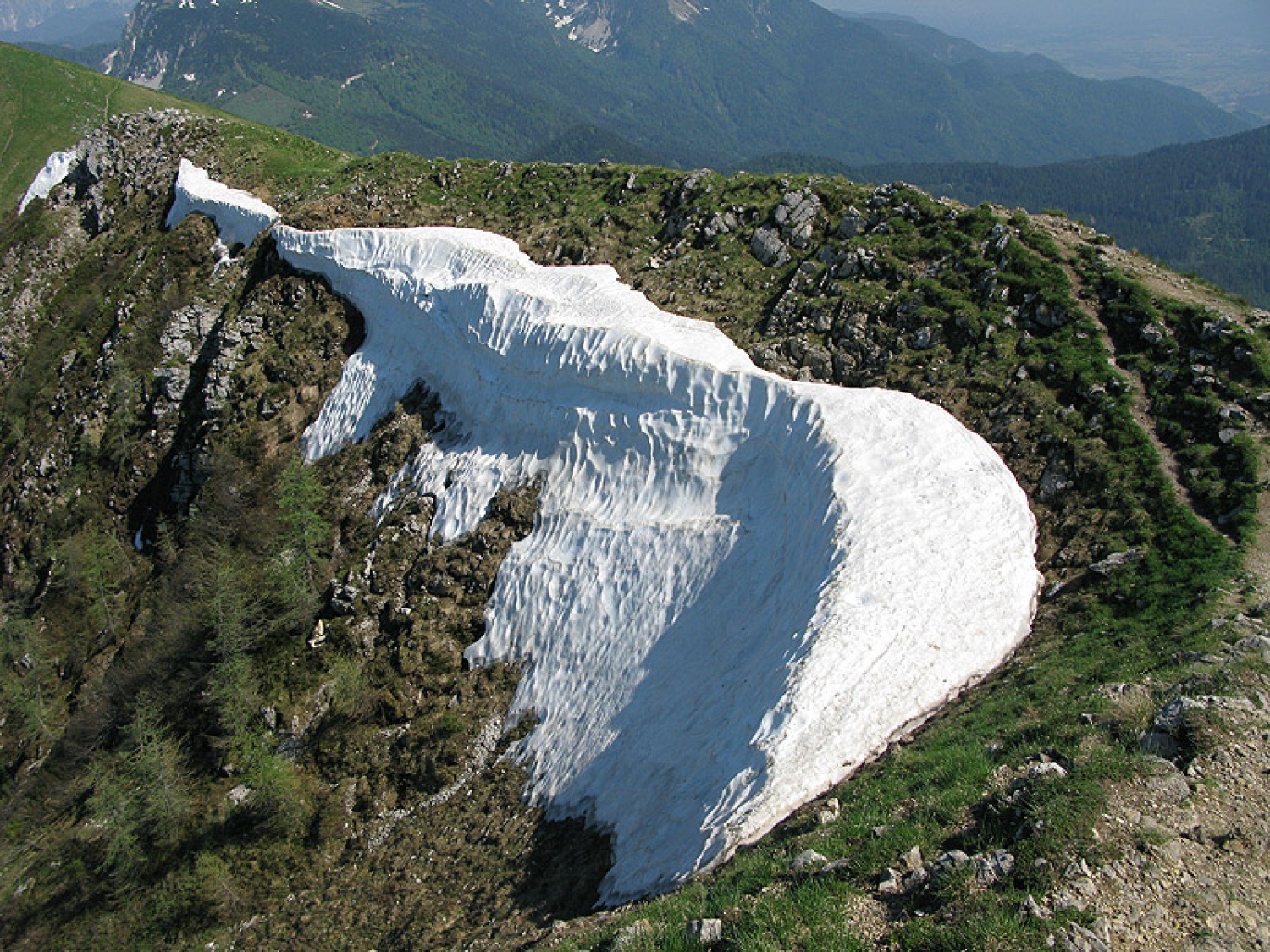 Ljubljanske mestne srajce, še huje, spodnje majice iz Fužin, so prehitele Jeseniški pohod in tako že v soboto osvojili 1890m visoko Golico.