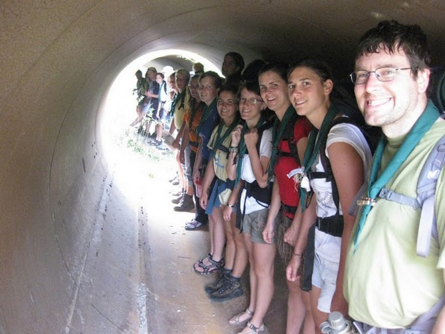 3. avgusta 2010 se je v Kobaridu število prebivalcev povečalo za 25 skavtov. In natanko 16
skavtov ni imelo niti najmanjše ideje v kaj se spušča.