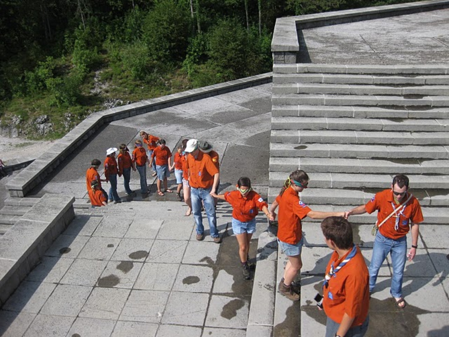 3. avgusta 2010 se je v Kobaridu število prebivalcev povečalo za 25 skavtov. In natanko 16
skavtov ni imelo niti najmanjše ideje v kaj se spušča.