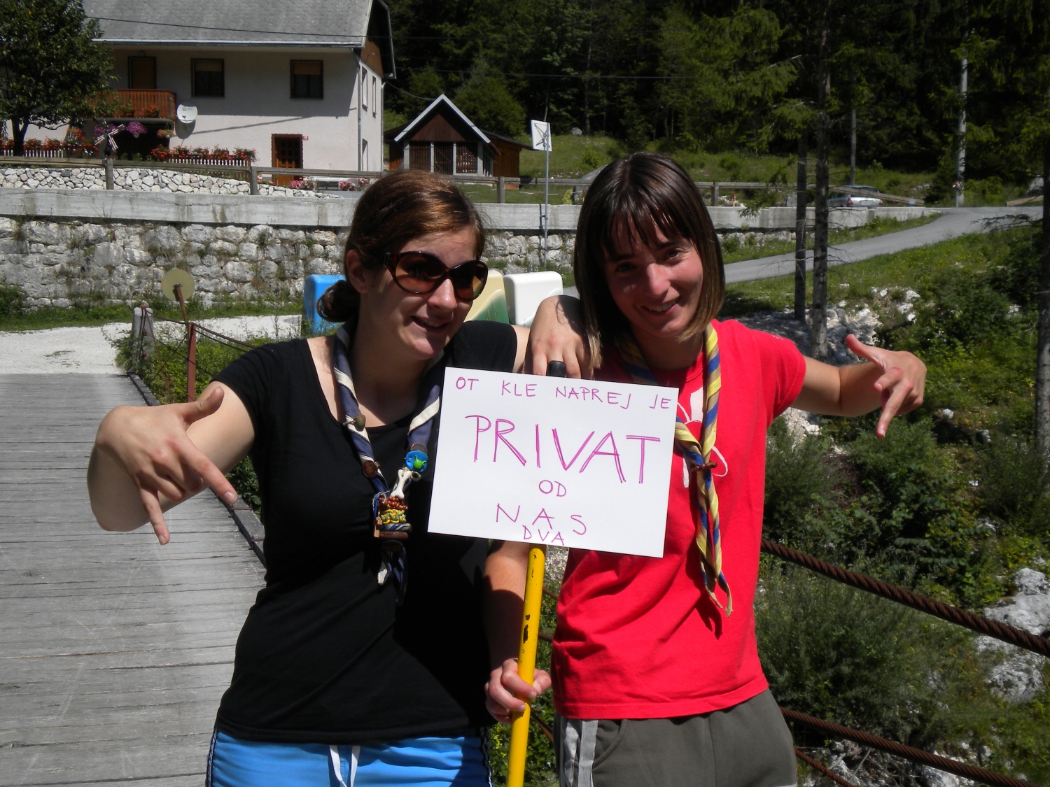 »Letos je končno čas, da naredim nekaj zase!« sem si rekla, si rezervirala tisti teden v avgustu ter se prijavila na TŠ MVV. To, da smo letos čas preživljali na/ ob/ v Soči, je bila samo še pika na i.