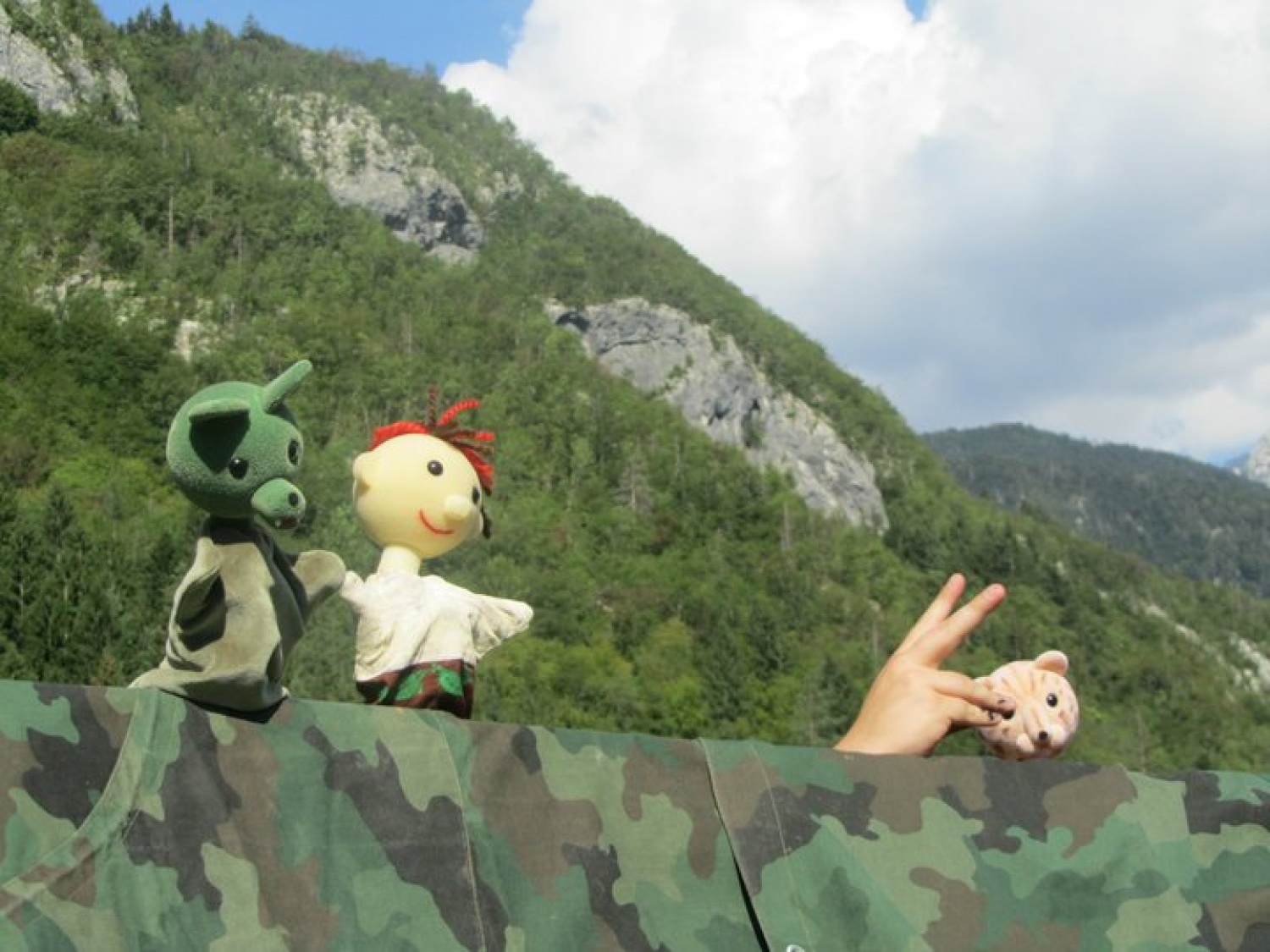 »Letos je končno čas, da naredim nekaj zase!« sem si rekla, si rezervirala tisti teden v avgustu ter se prijavila na TŠ MVV. To, da smo letos čas preživljali na/ ob/ v Soči, je bila samo še pika na i.