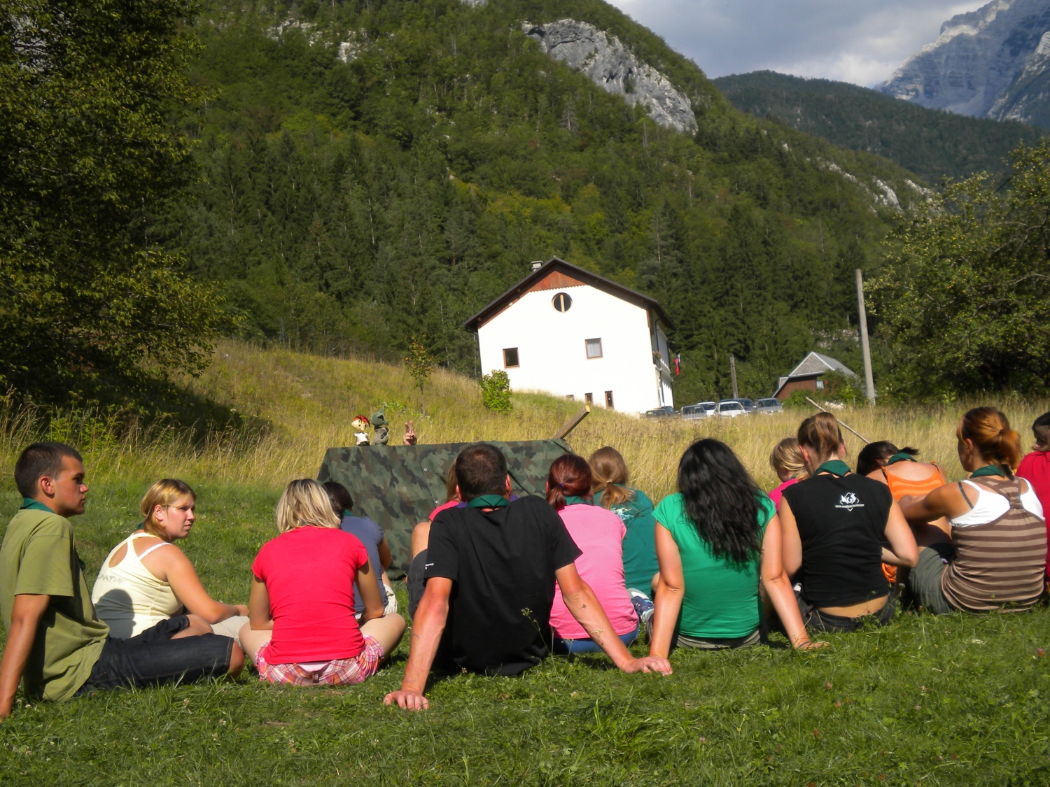 »Letos je končno čas, da naredim nekaj zase!« sem si rekla, si rezervirala tisti teden v avgustu ter se prijavila na TŠ MVV. To, da smo letos čas preživljali na/ ob/ v Soči, je bila samo še pika na i.