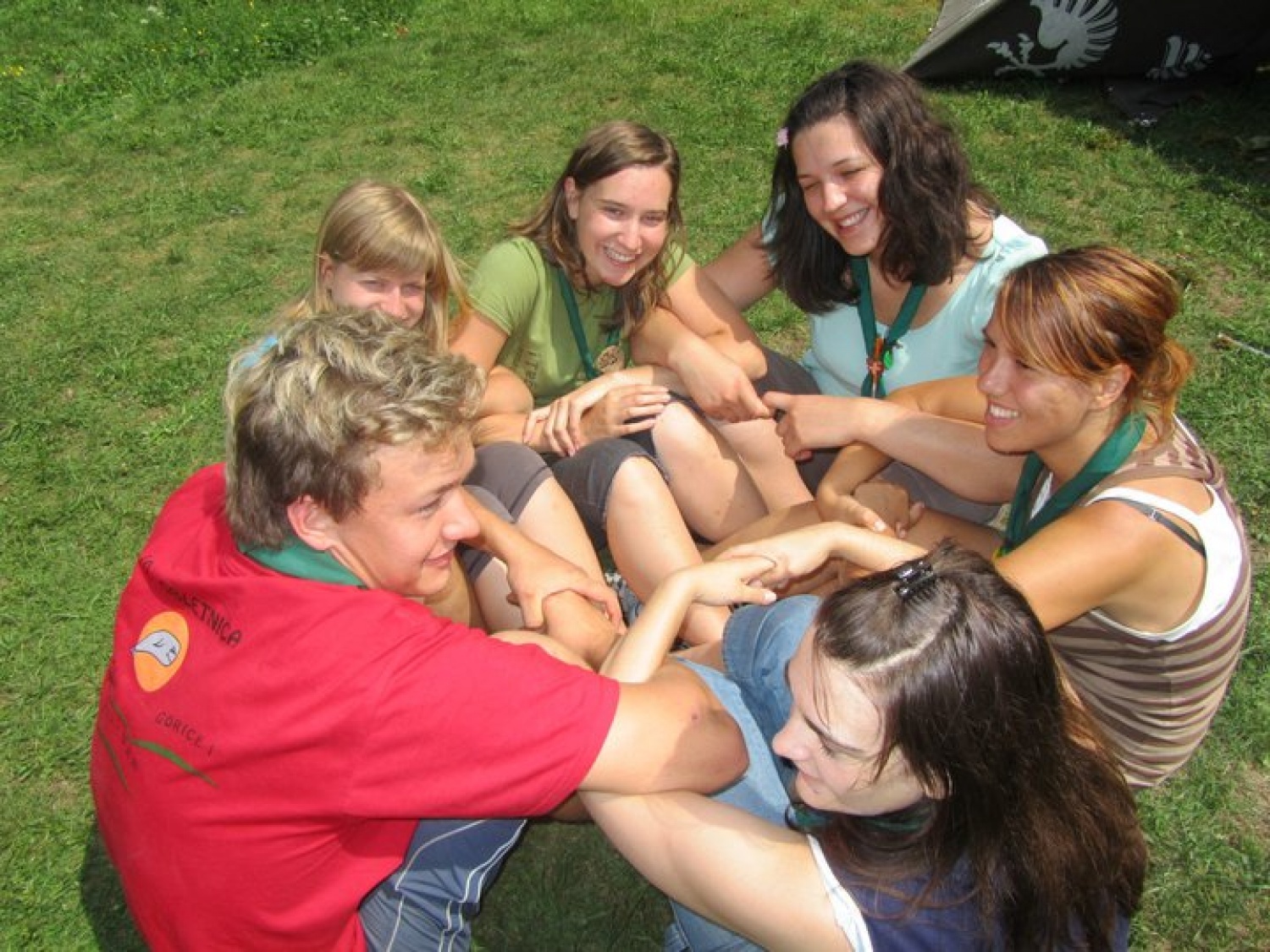 »Letos je končno čas, da naredim nekaj zase!« sem si rekla, si rezervirala tisti teden v avgustu ter se prijavila na TŠ MVV. To, da smo letos čas preživljali na/ ob/ v Soči, je bila samo še pika na i.