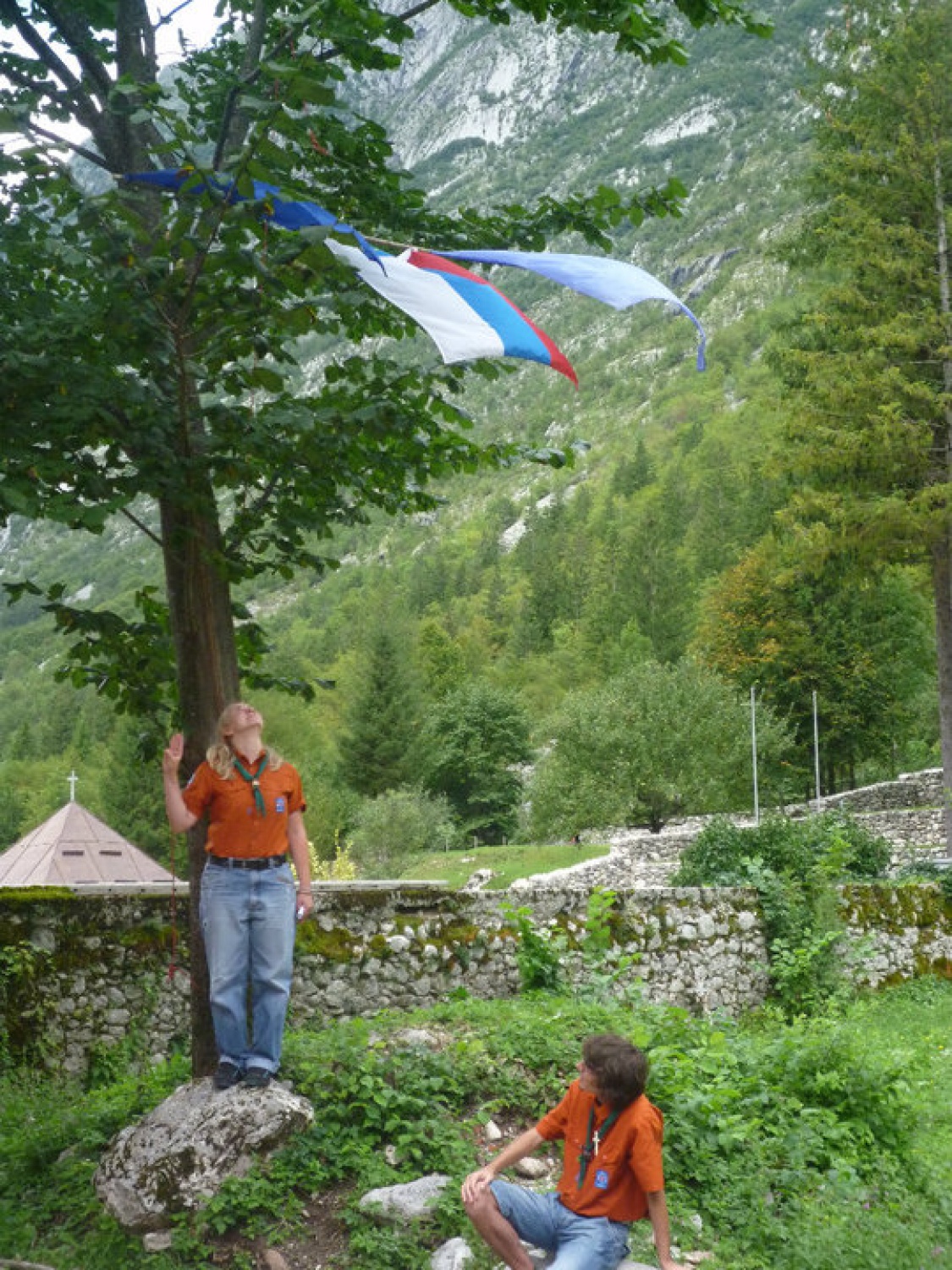 »Letos je končno čas, da naredim nekaj zase!« sem si rekla, si rezervirala tisti teden v avgustu ter se prijavila na TŠ MVV. To, da smo letos čas preživljali na/ ob/ v Soči, je bila samo še pika na i.