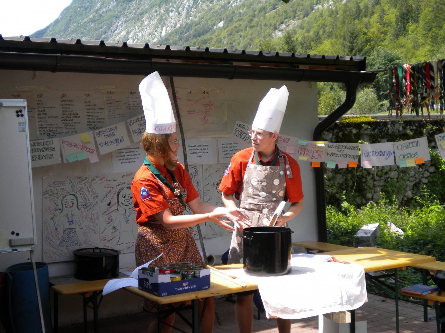 »Letos je končno čas, da naredim nekaj zase!« sem si rekla, si rezervirala tisti teden v avgustu ter se prijavila na TŠ MVV. To, da smo letos čas preživljali na/ ob/ v Soči, je bila samo še pika na i.