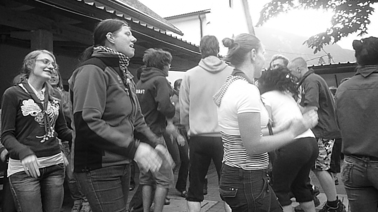 »Letos je končno čas, da naredim nekaj zase!« sem si rekla, si rezervirala tisti teden v avgustu ter se prijavila na TŠ MVV. To, da smo letos čas preživljali na/ ob/ v Soči, je bila samo še pika na i.