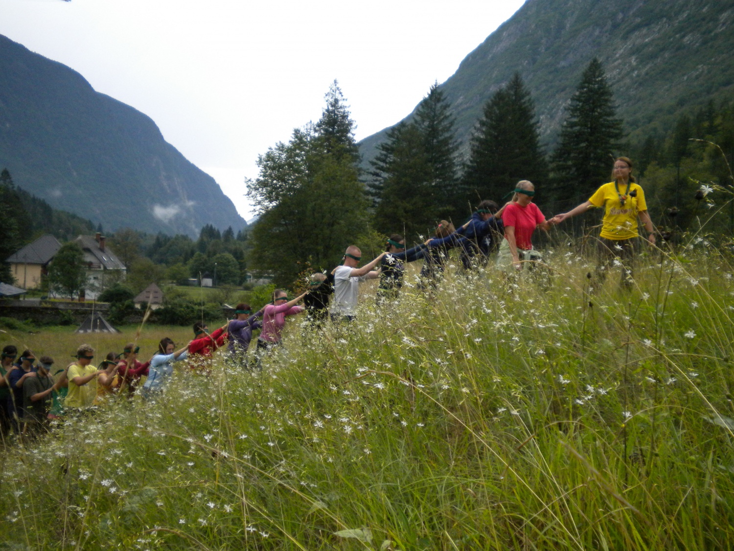 »Letos je končno čas, da naredim nekaj zase!« sem si rekla, si rezervirala tisti teden v avgustu ter se prijavila na TŠ MVV. To, da smo letos čas preživljali na/ ob/ v Soči, je bila samo še pika na i.