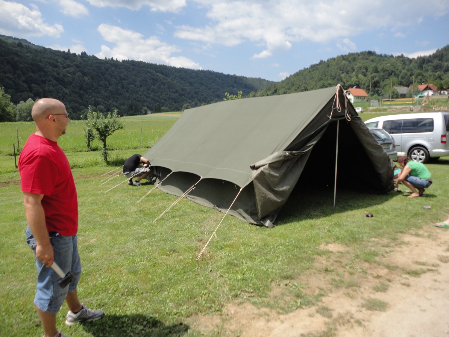 MLADI NA KOLPI/KUPI 2010 skupaj s skavti

Preventivni programi za mlade Slovenije (otroci in mladostniki, ki so vključeni v programe Centrov za socialno delo LJ Moste-Polje, LJ Vič-Rudnik, Kranj, Tržič in Škofja Loka ter Javni zavod Mladi zmaji in Mladinski center Velenje) so v času poletnih počitnic, med 25. in 27. julijem 2010, skupaj s hrvaškim partnerjem (organizacija SOS Dječje selo), organizirali TRIDNEVNI TABOR NA REKI KOLPI.