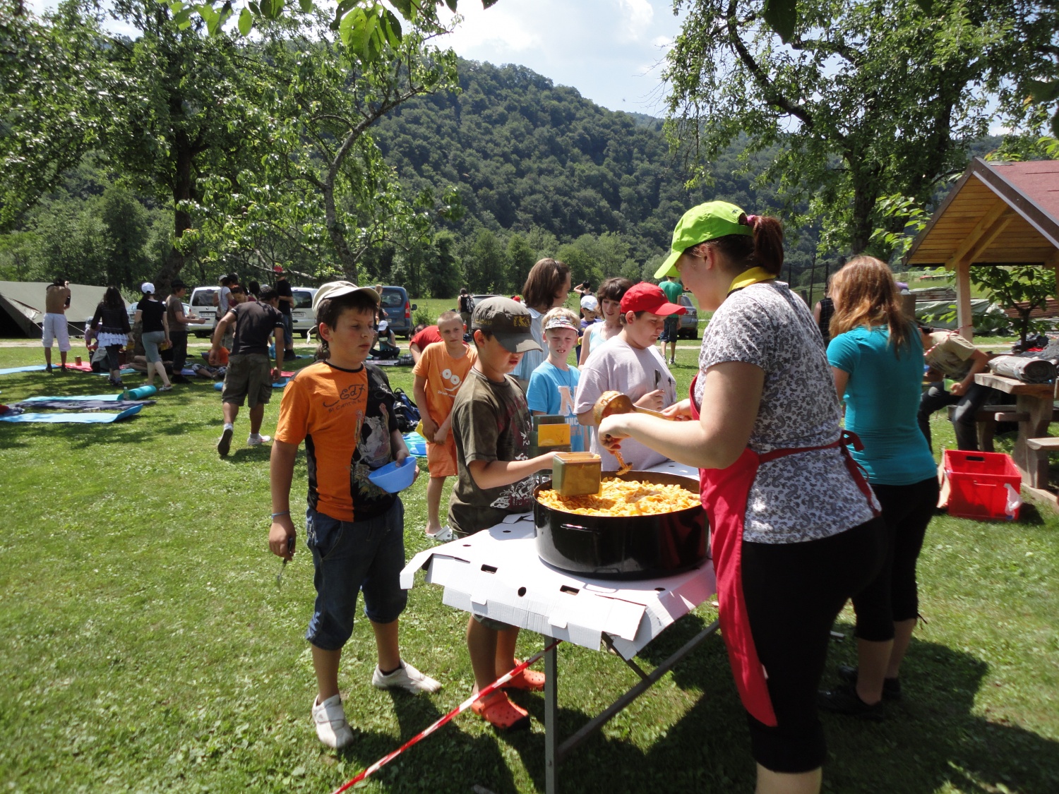 MLADI NA KOLPI/KUPI 2010 skupaj s skavti

Preventivni programi za mlade Slovenije (otroci in mladostniki, ki so vključeni v programe Centrov za socialno delo LJ Moste-Polje, LJ Vič-Rudnik, Kranj, Tržič in Škofja Loka ter Javni zavod Mladi zmaji in Mladinski center Velenje) so v času poletnih počitnic, med 25. in 27. julijem 2010, skupaj s hrvaškim partnerjem (organizacija SOS Dječje selo), organizirali TRIDNEVNI TABOR NA REKI KOLPI.