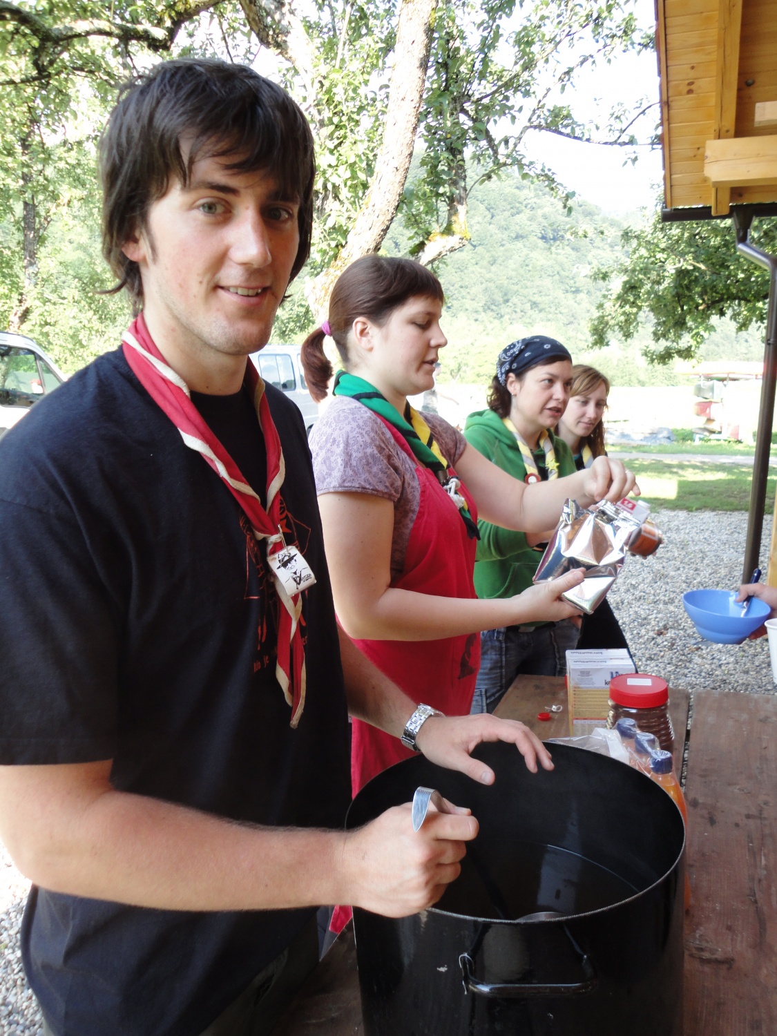 MLADI NA KOLPI/KUPI 2010 skupaj s skavti

Preventivni programi za mlade Slovenije (otroci in mladostniki, ki so vključeni v programe Centrov za socialno delo LJ Moste-Polje, LJ Vič-Rudnik, Kranj, Tržič in Škofja Loka ter Javni zavod Mladi zmaji in Mladinski center Velenje) so v času poletnih počitnic, med 25. in 27. julijem 2010, skupaj s hrvaškim partnerjem (organizacija SOS Dječje selo), organizirali TRIDNEVNI TABOR NA REKI KOLPI.