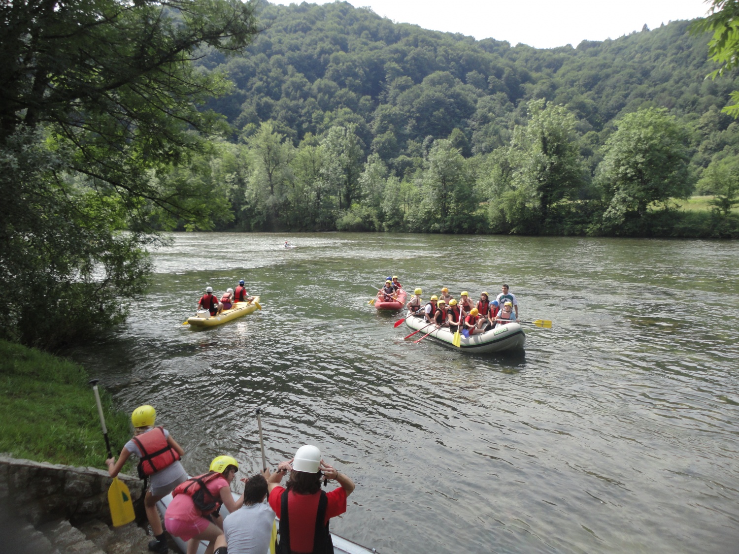 MLADI NA KOLPI/KUPI 2010 skupaj s skavti

Preventivni programi za mlade Slovenije (otroci in mladostniki, ki so vključeni v programe Centrov za socialno delo LJ Moste-Polje, LJ Vič-Rudnik, Kranj, Tržič in Škofja Loka ter Javni zavod Mladi zmaji in Mladinski center Velenje) so v času poletnih počitnic, med 25. in 27. julijem 2010, skupaj s hrvaškim partnerjem (organizacija SOS Dječje selo), organizirali TRIDNEVNI TABOR NA REKI KOLPI.