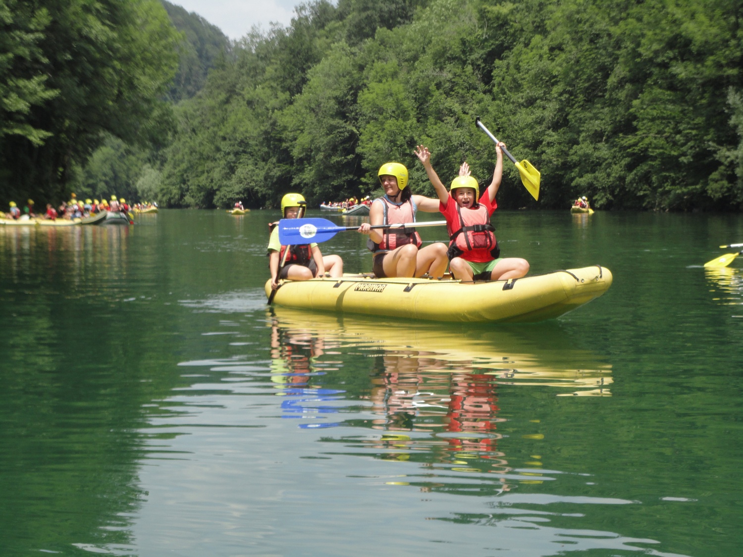MLADI NA KOLPI/KUPI 2010 skupaj s skavti

Preventivni programi za mlade Slovenije (otroci in mladostniki, ki so vključeni v programe Centrov za socialno delo LJ Moste-Polje, LJ Vič-Rudnik, Kranj, Tržič in Škofja Loka ter Javni zavod Mladi zmaji in Mladinski center Velenje) so v času poletnih počitnic, med 25. in 27. julijem 2010, skupaj s hrvaškim partnerjem (organizacija SOS Dječje selo), organizirali TRIDNEVNI TABOR NA REKI KOLPI.
