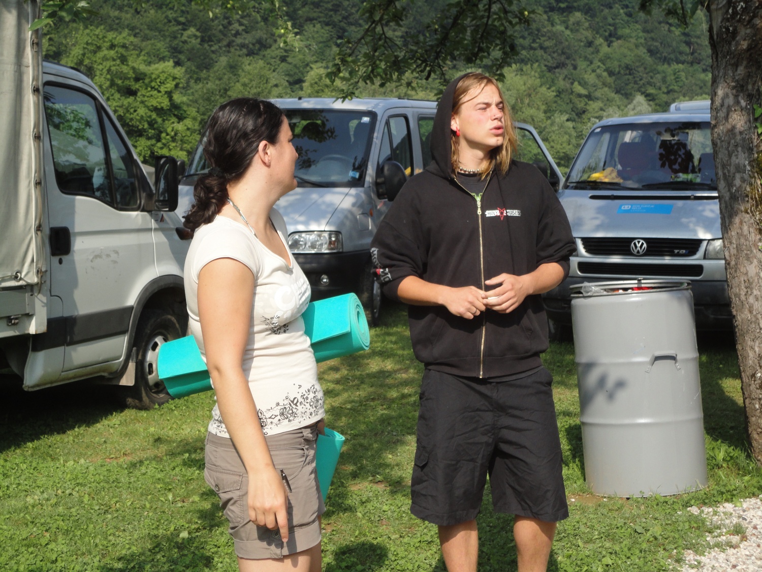 MLADI NA KOLPI/KUPI 2010 skupaj s skavti

Preventivni programi za mlade Slovenije (otroci in mladostniki, ki so vključeni v programe Centrov za socialno delo LJ Moste-Polje, LJ Vič-Rudnik, Kranj, Tržič in Škofja Loka ter Javni zavod Mladi zmaji in Mladinski center Velenje) so v času poletnih počitnic, med 25. in 27. julijem 2010, skupaj s hrvaškim partnerjem (organizacija SOS Dječje selo), organizirali TRIDNEVNI TABOR NA REKI KOLPI.