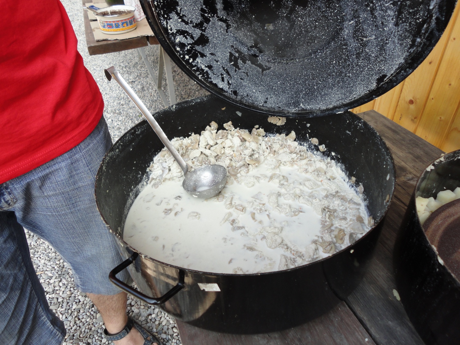 MLADI NA KOLPI/KUPI 2010 skupaj s skavti

Preventivni programi za mlade Slovenije (otroci in mladostniki, ki so vključeni v programe Centrov za socialno delo LJ Moste-Polje, LJ Vič-Rudnik, Kranj, Tržič in Škofja Loka ter Javni zavod Mladi zmaji in Mladinski center Velenje) so v času poletnih počitnic, med 25. in 27. julijem 2010, skupaj s hrvaškim partnerjem (organizacija SOS Dječje selo), organizirali TRIDNEVNI TABOR NA REKI KOLPI.