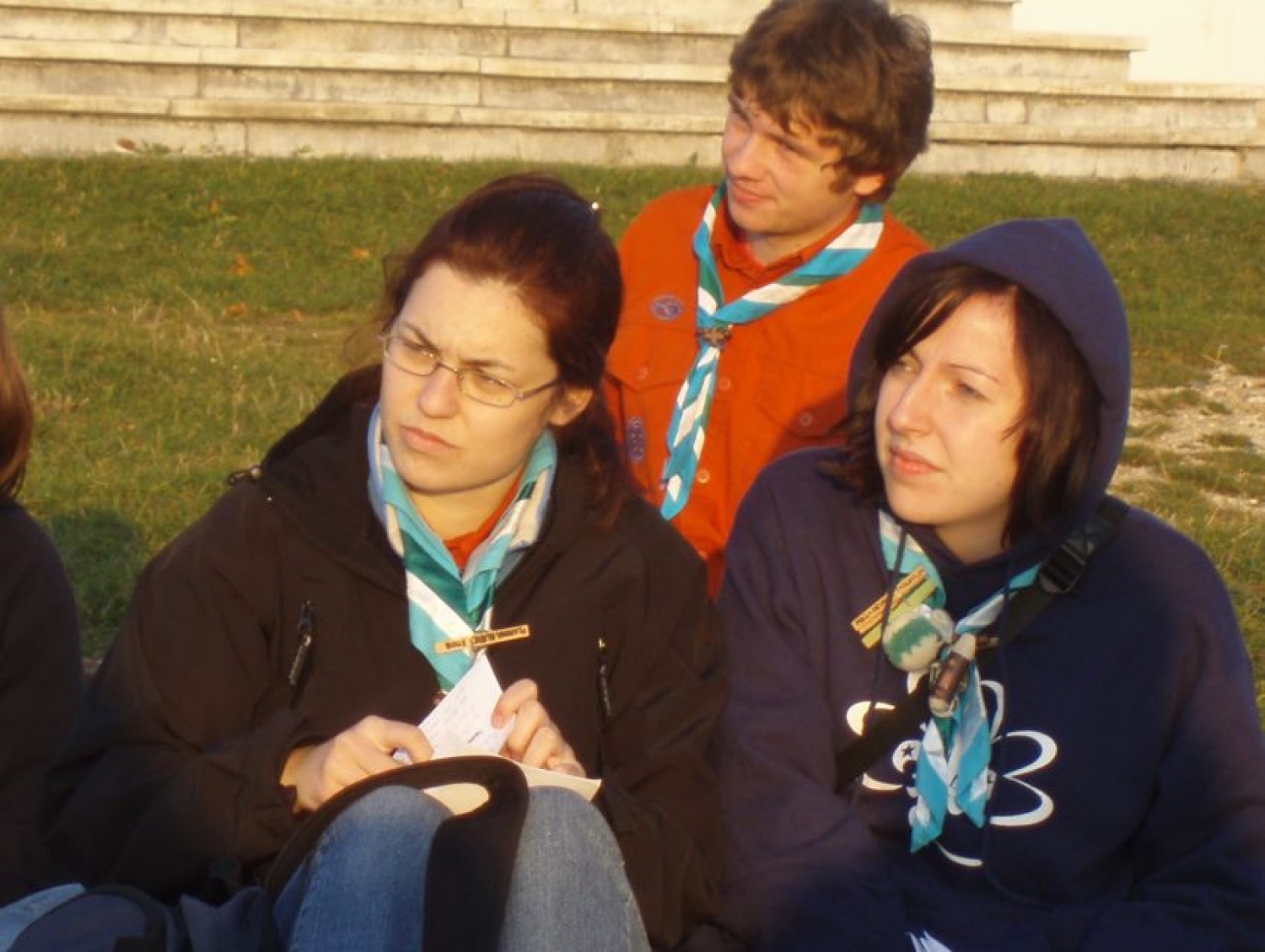 Klanovci budno spremljajo dogajanje