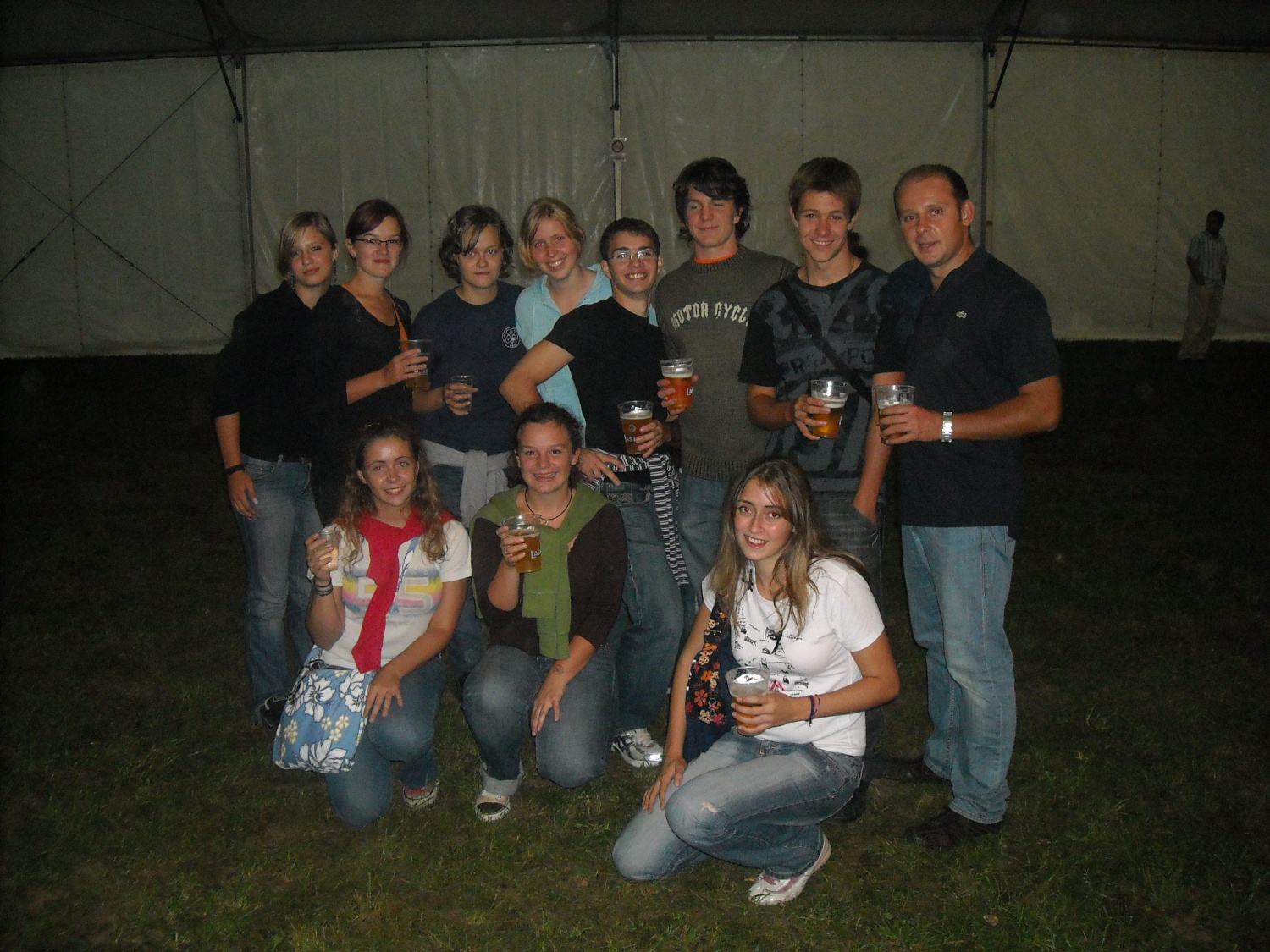 skupinska slika na veselici