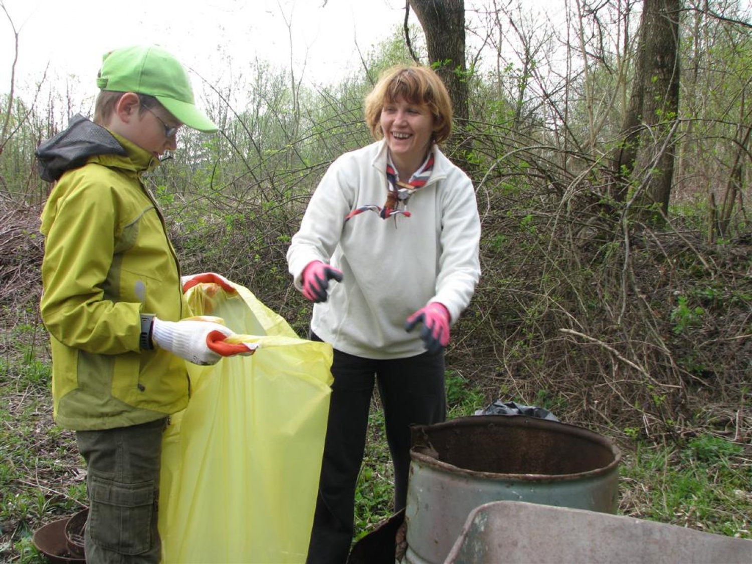 Volčiči in odrasli skavti skupaj v akdiji